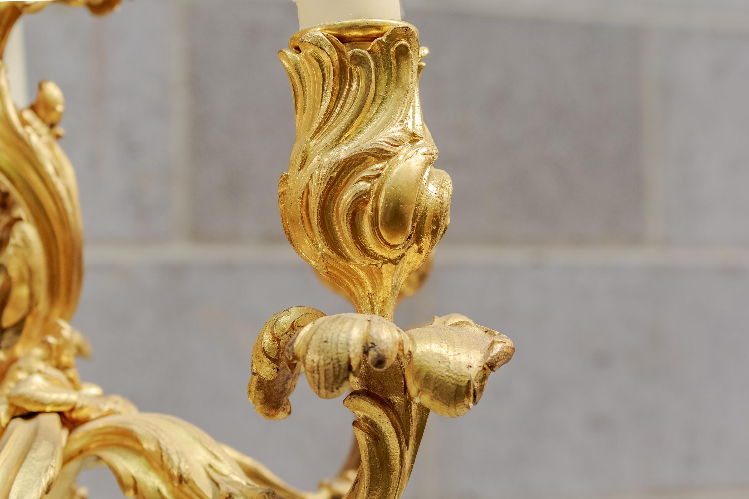 Coppia di candelabri in bronzo dorato firmati E. Colin & Cie, Paris, del XIX secolo.