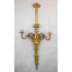 Großes und schönes Paar französischer Ormolu-Wandleuchter mit drei Leuchten von Henri Vian