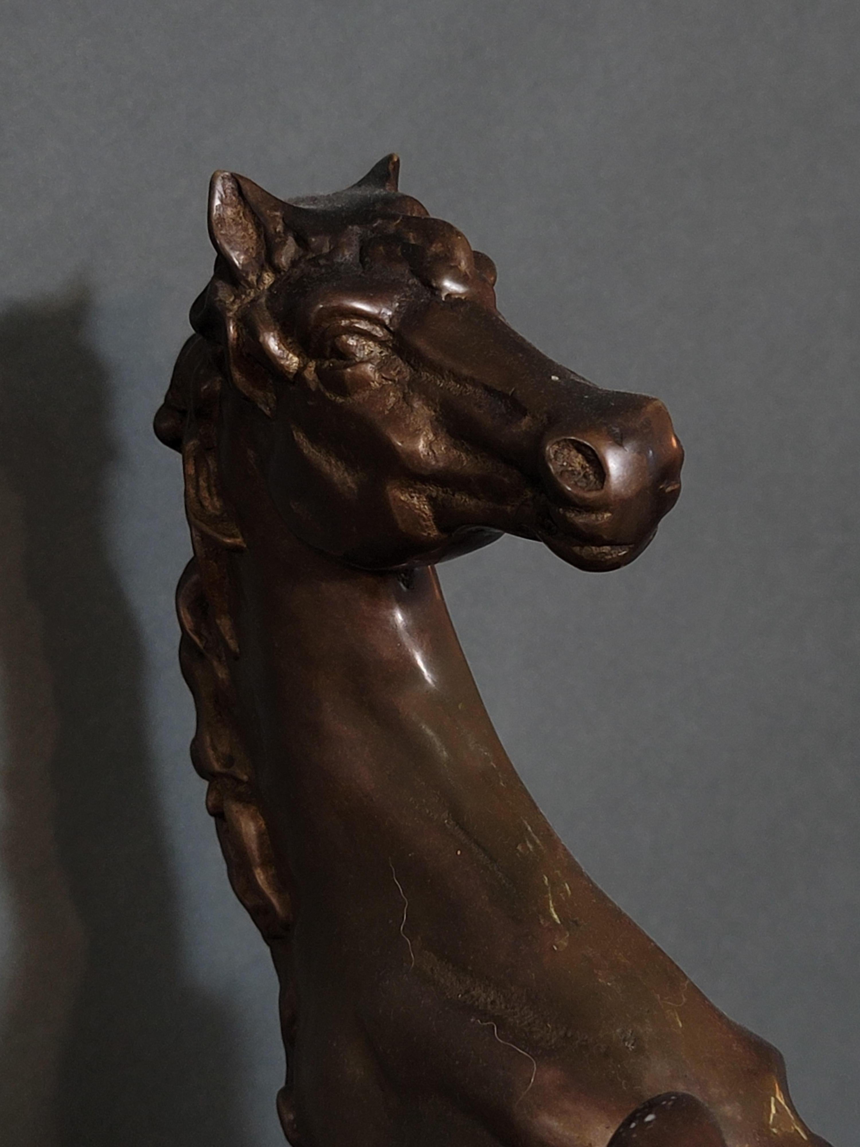 Bronzeskulptur eines Pferdes aus Pferden, groß und schwer im Angebot 4