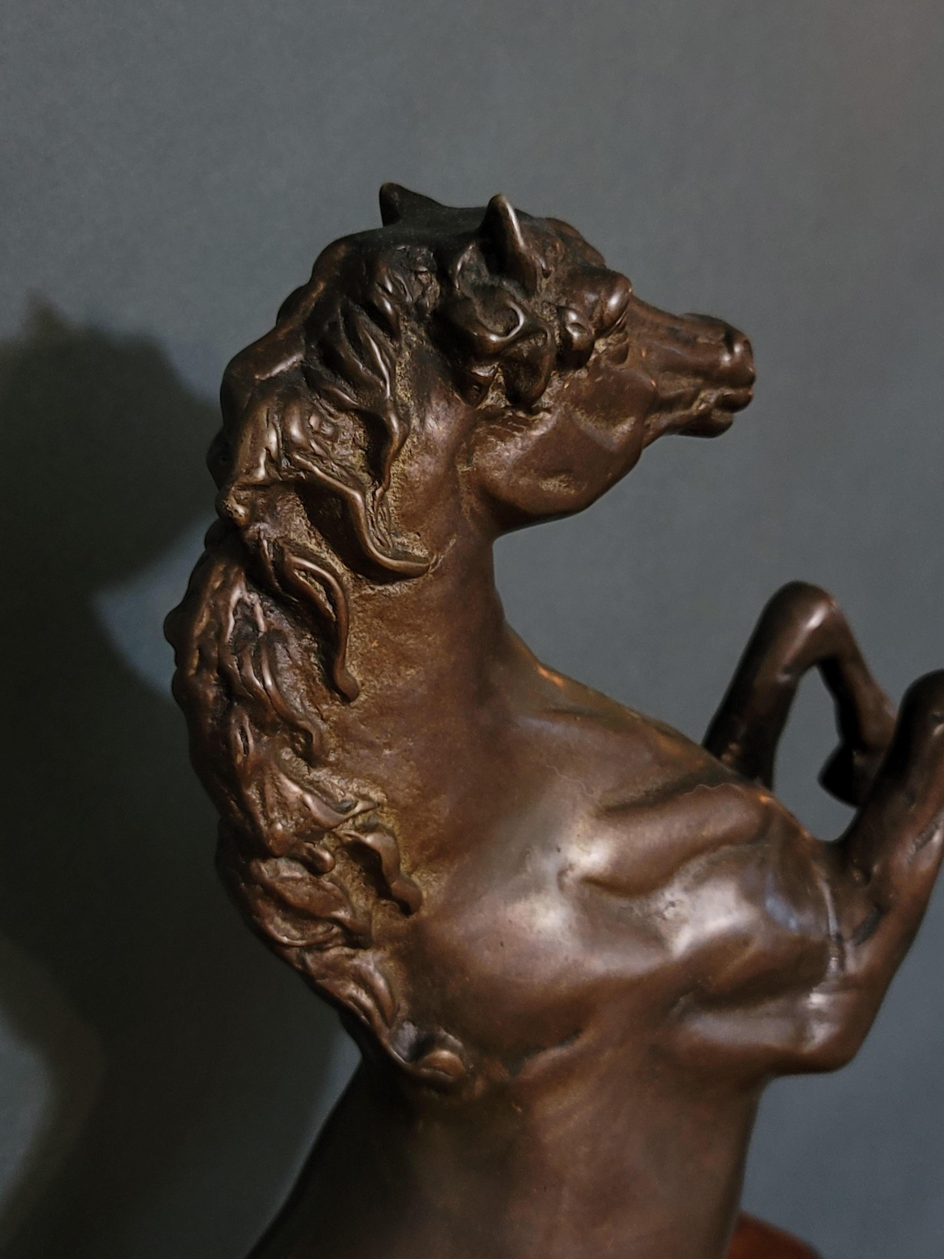 Bronzeskulptur eines Pferdes aus Pferden, groß und schwer im Angebot 7
