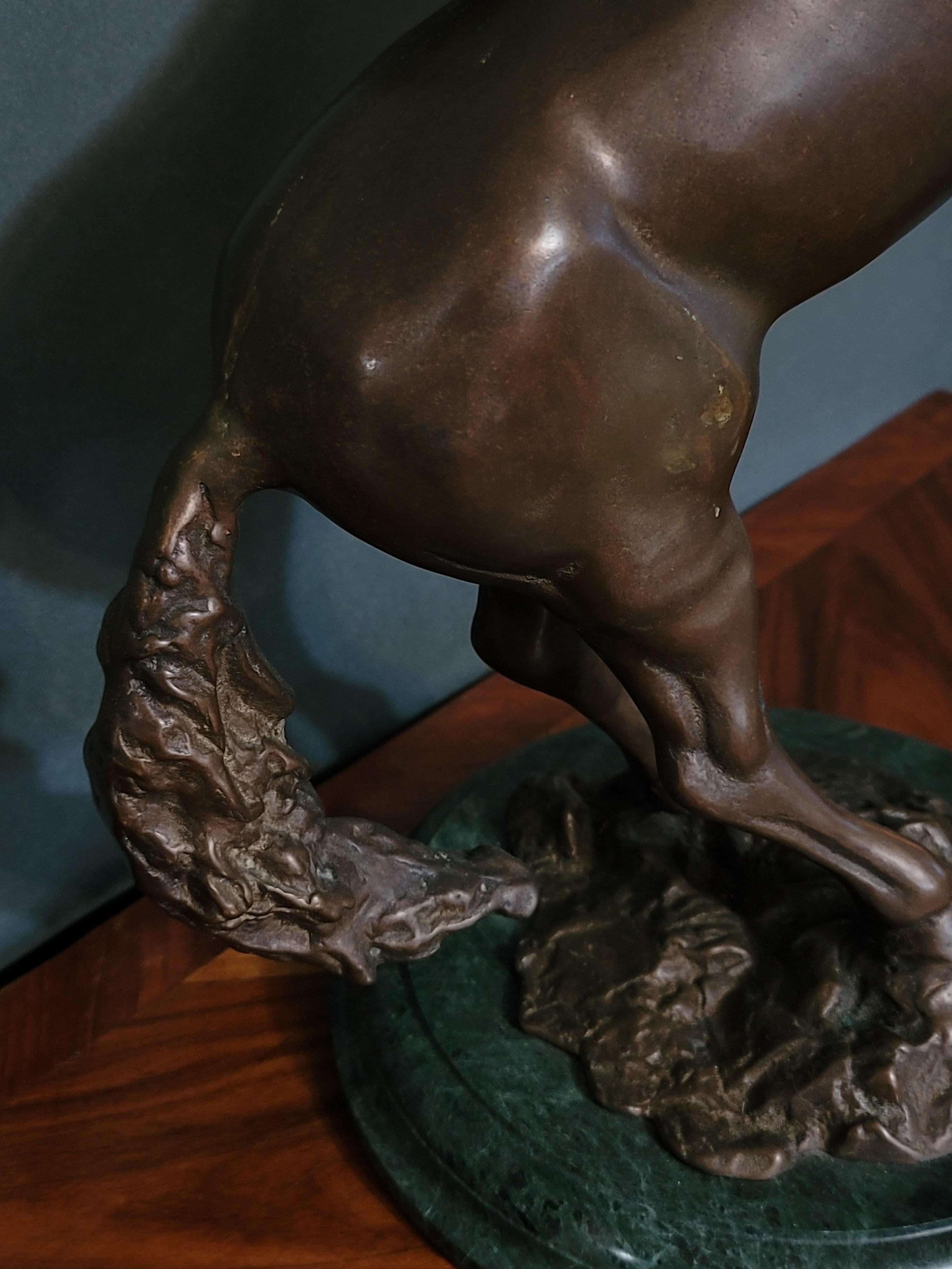 Bronzeskulptur eines Pferdes aus Pferden, groß und schwer im Angebot 8