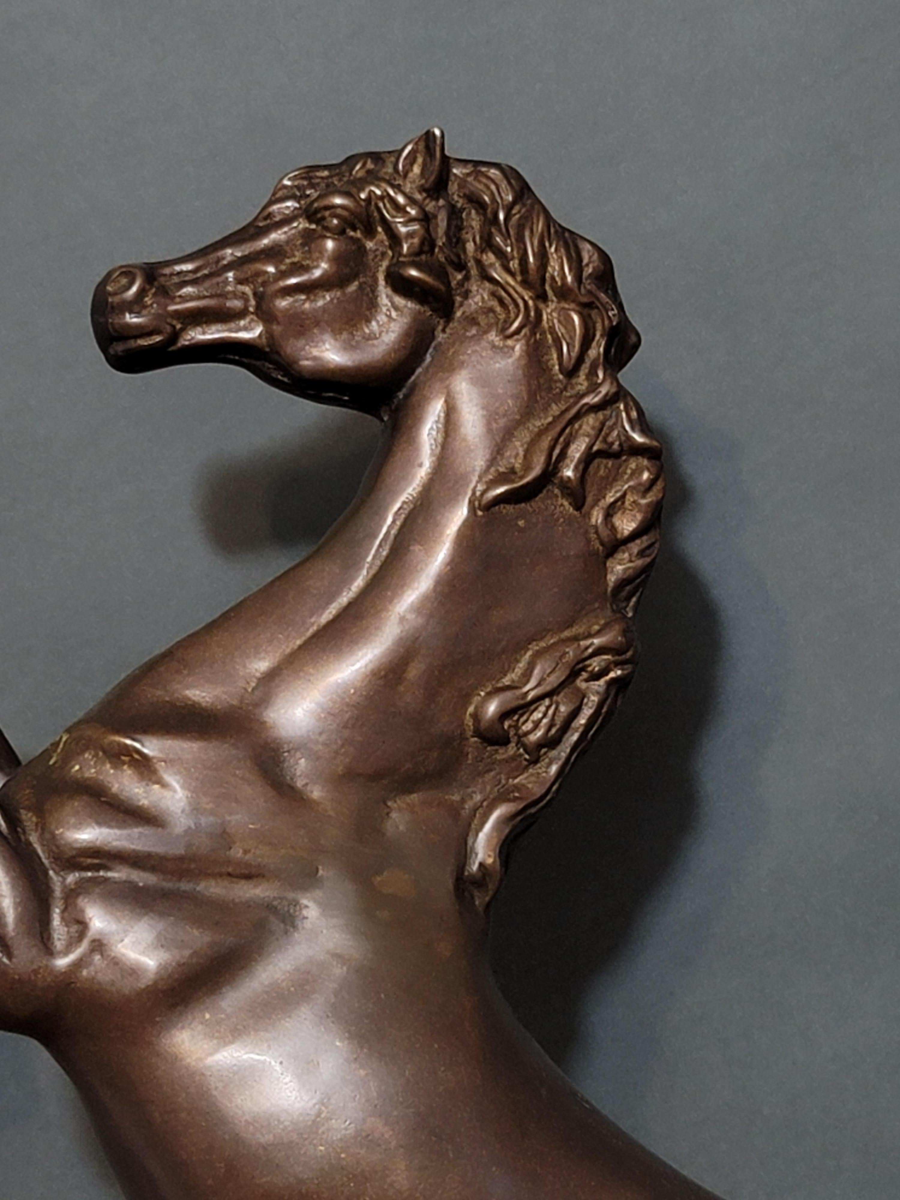 Autre Grande et lourde sculpture de cheval en bronze en vente