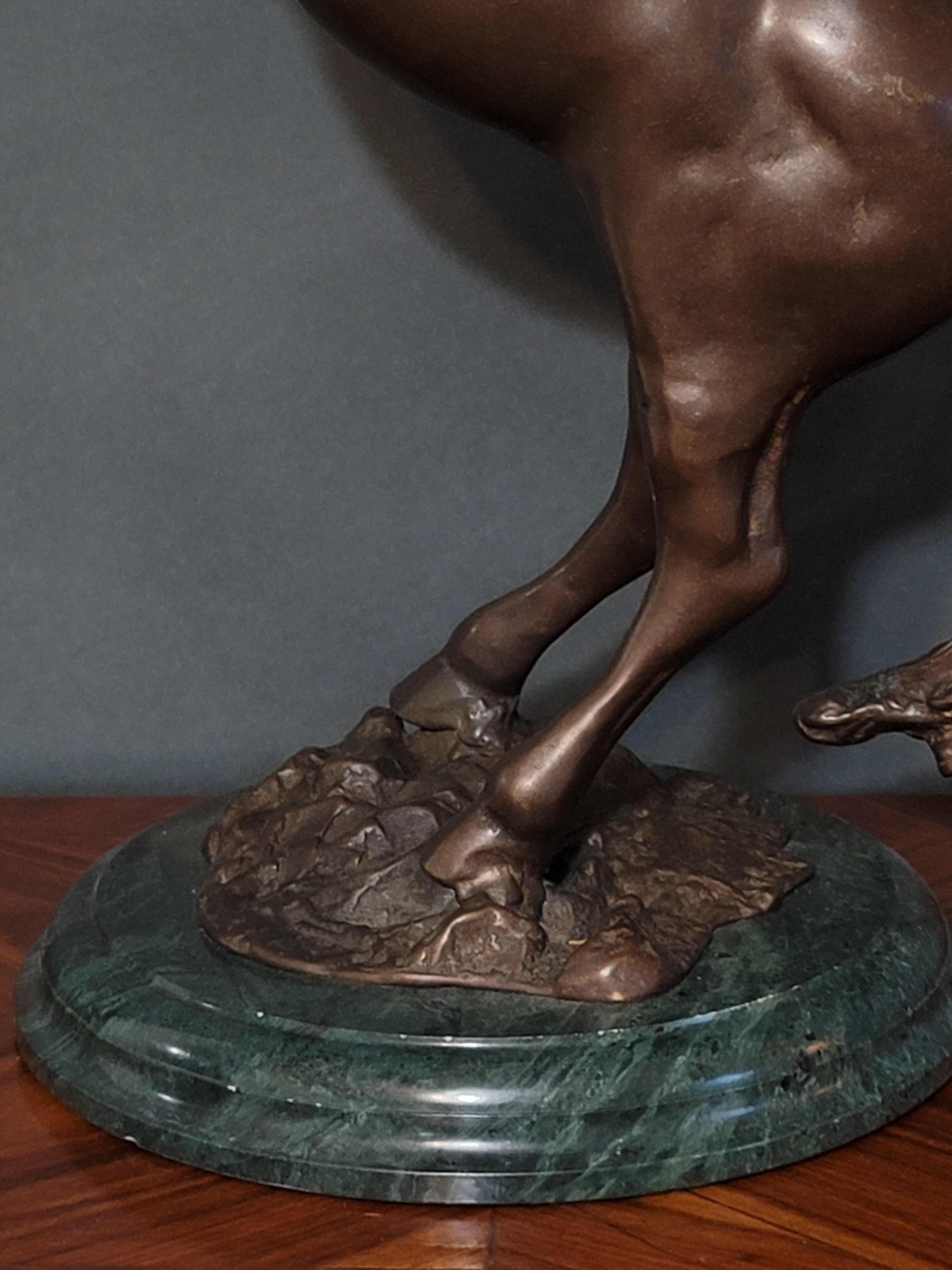 Bronzeskulptur eines Pferdes aus Pferden, groß und schwer (Handgefertigt) im Angebot