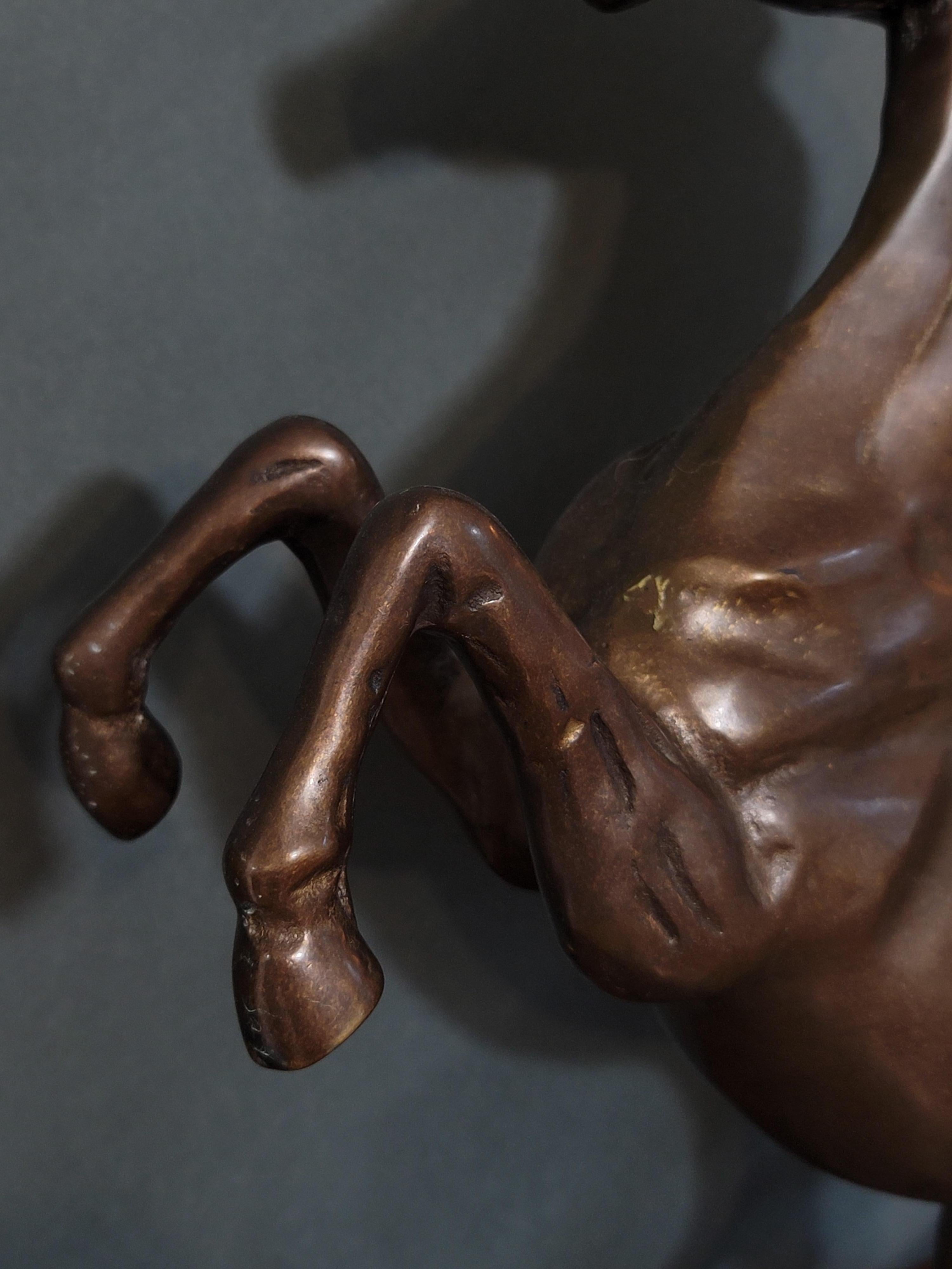 20ième siècle Grande et lourde sculpture de cheval en bronze en vente
