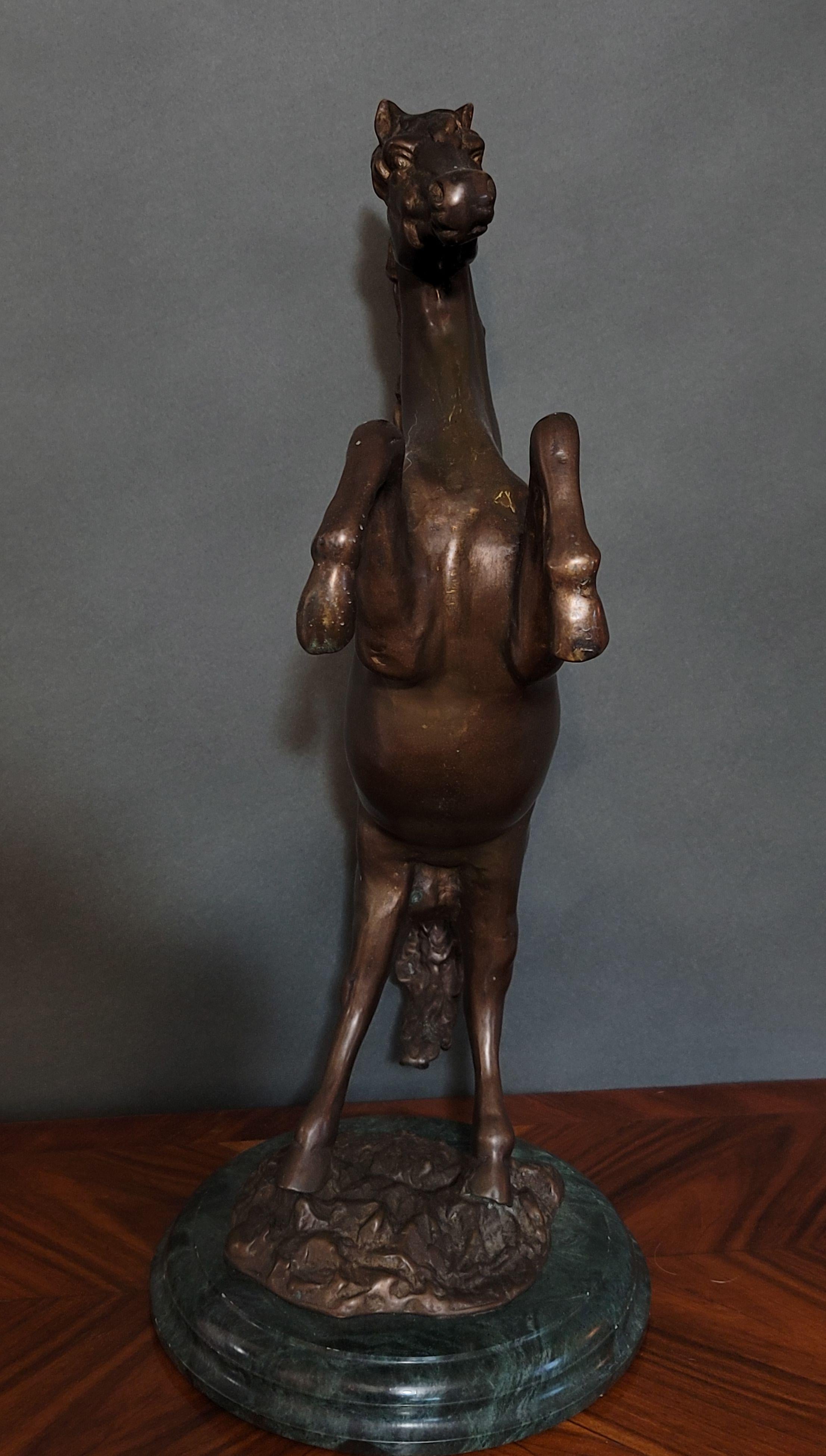 Grande et lourde sculpture de cheval en bronze en vente 1