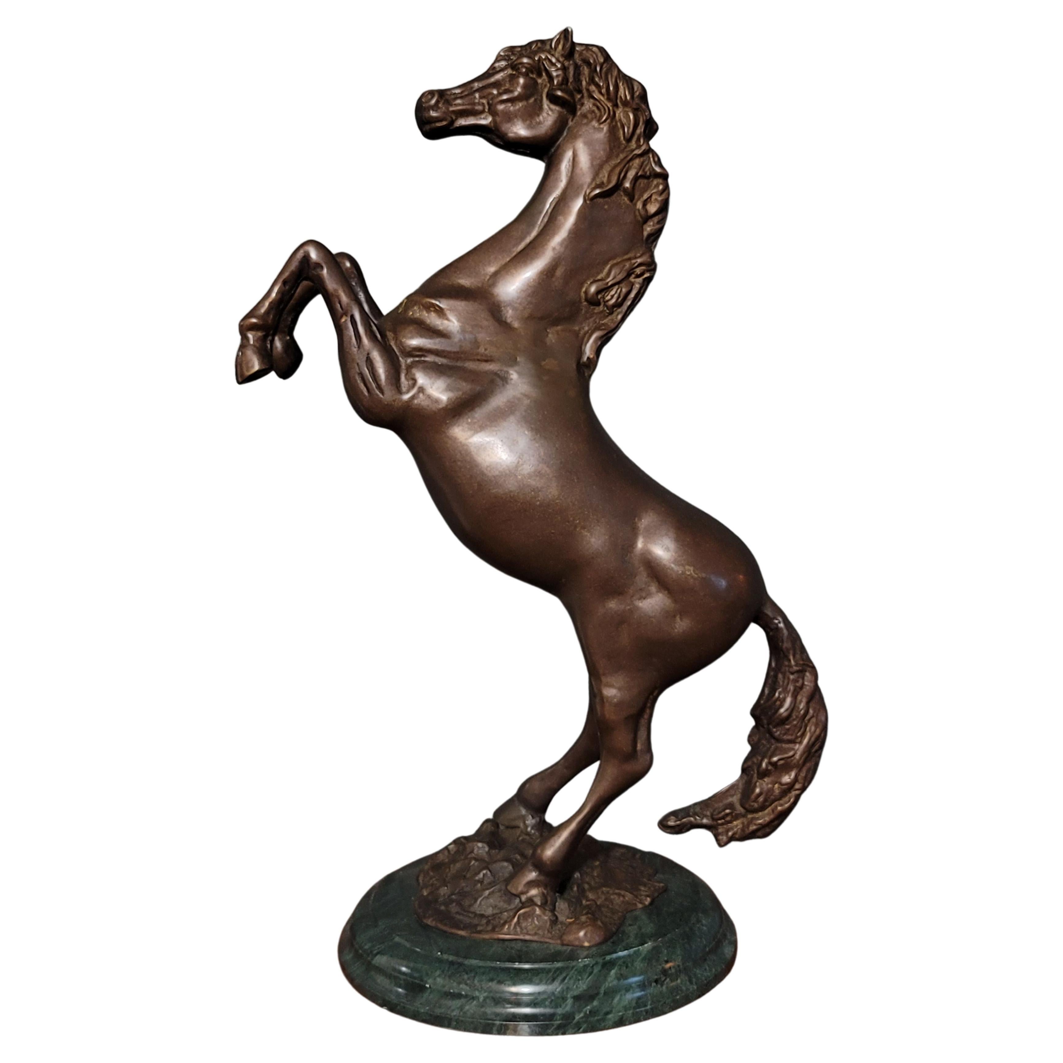 Bronzeskulptur eines Pferdes aus Pferden, groß und schwer