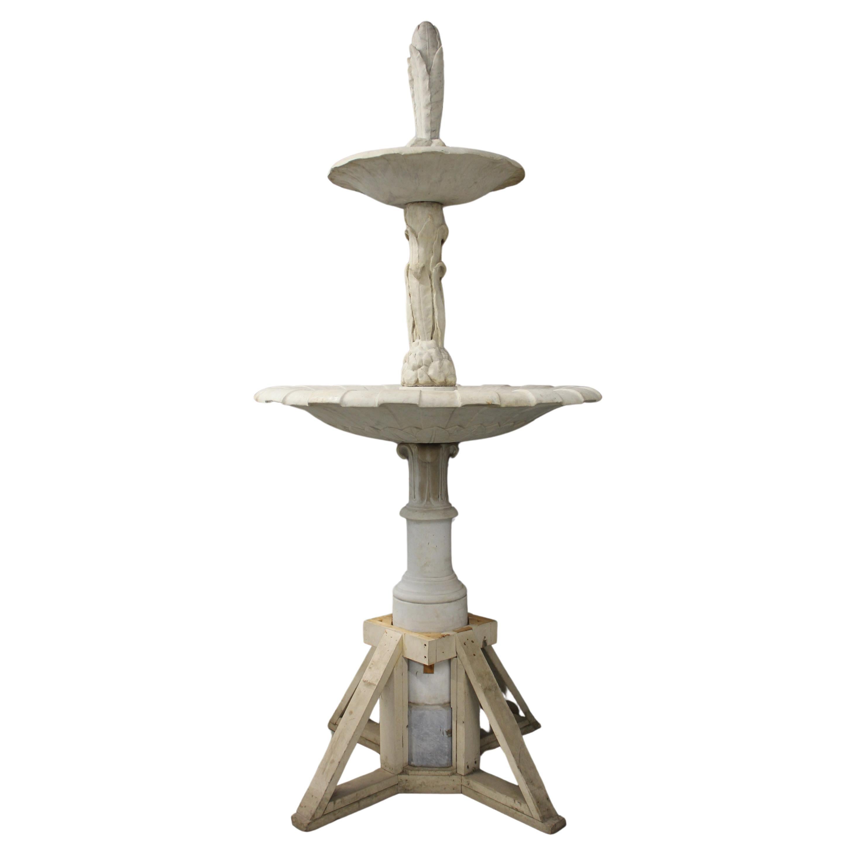 Großer und bedeutender italienischer weißer Carrara-Marmorbrunnen des frühen 20. Jahrhunderts im Angebot