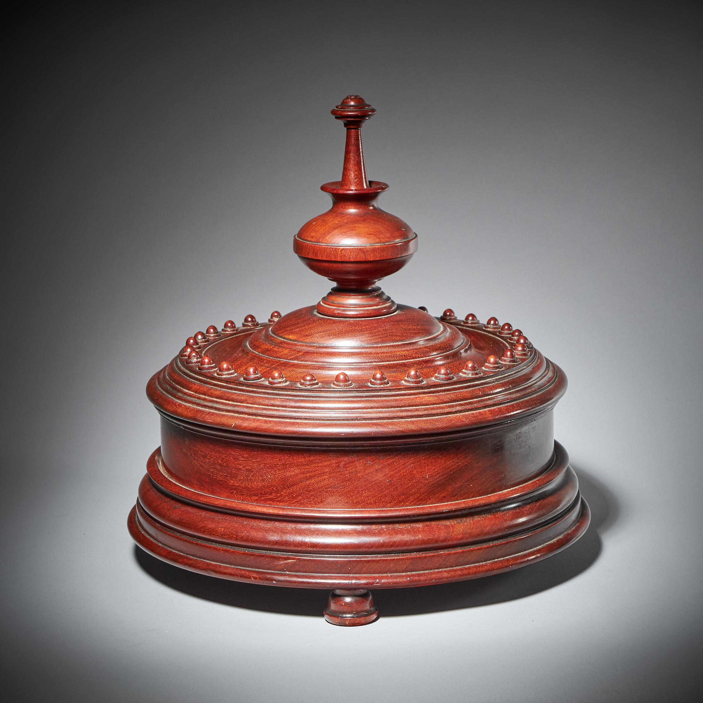 A Large and impressive 19th Century Dutch Mahogany Turned Circular Box In Good Condition For Sale In Oxfordshire, United Kingdom