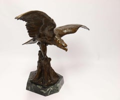 Gran e impresionante escultura de bronce de un águila de Claude Mirval