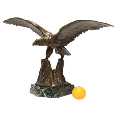 Große und beeindruckende Bronzeskulptur eines Adlers von Claude Mirval