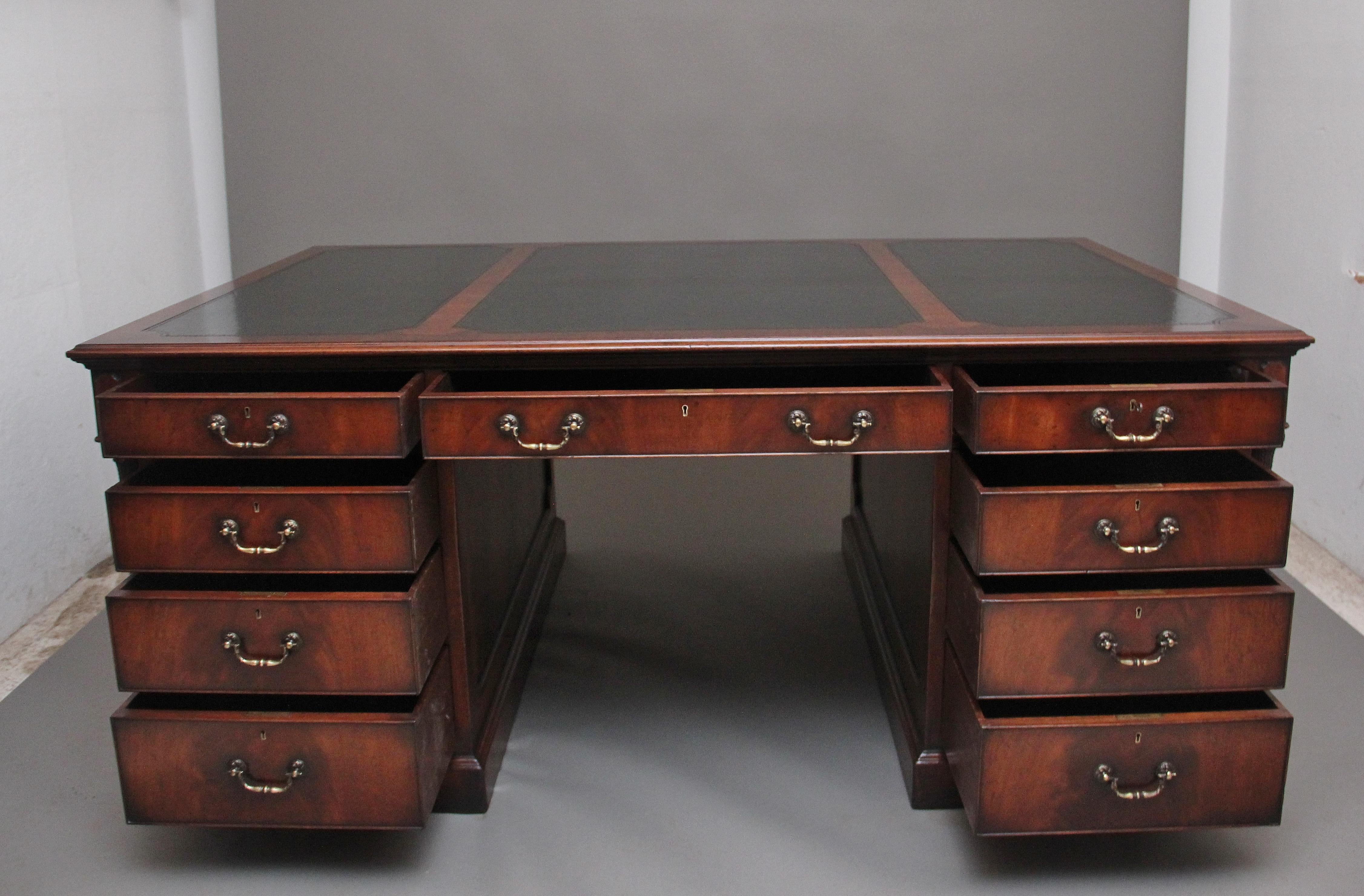 Edwardian Large and Impressive Early 20th Century Mahogany Desk For Sale