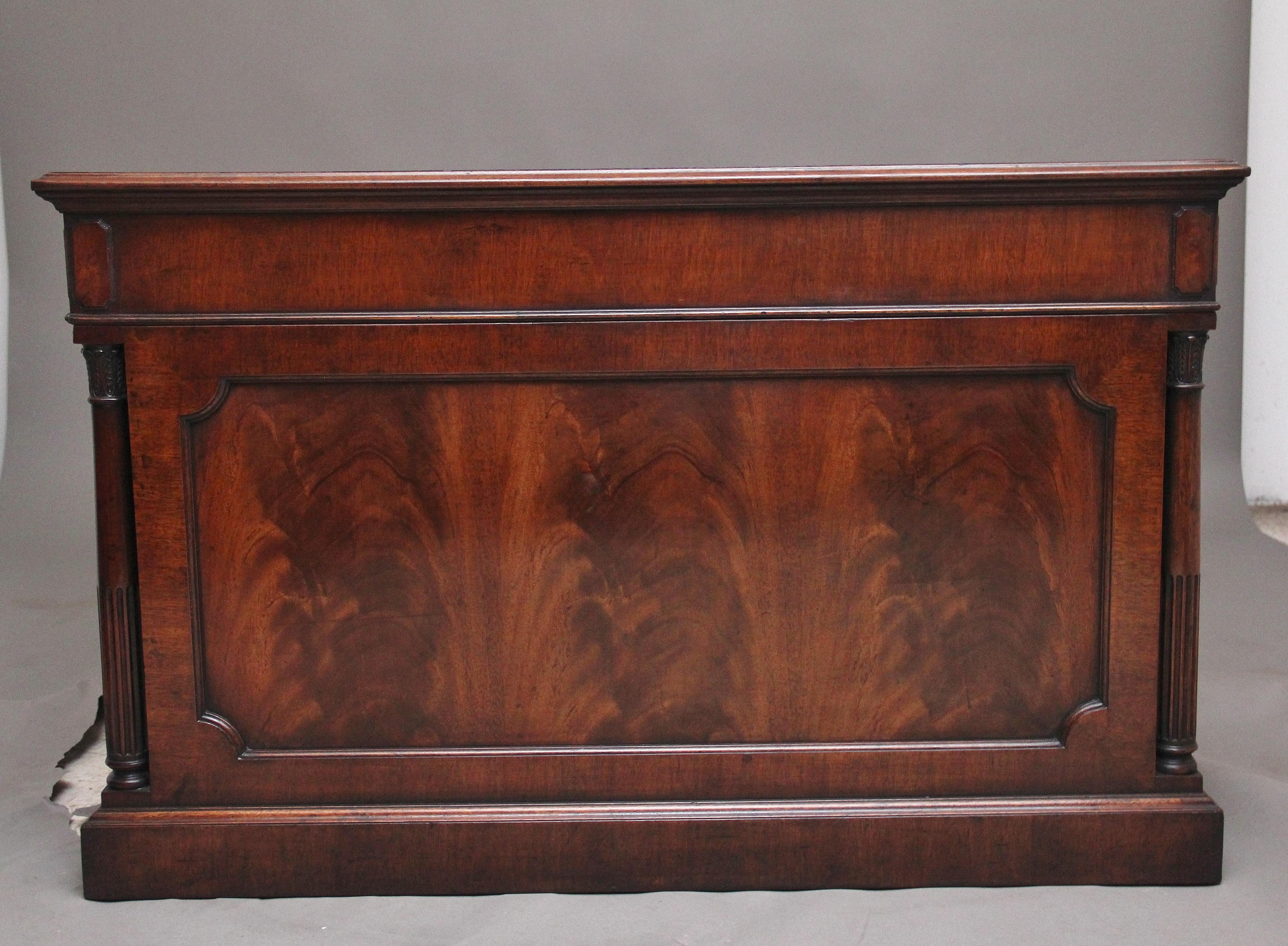 Large and Impressive Early 20th Century Mahogany Desk For Sale 1