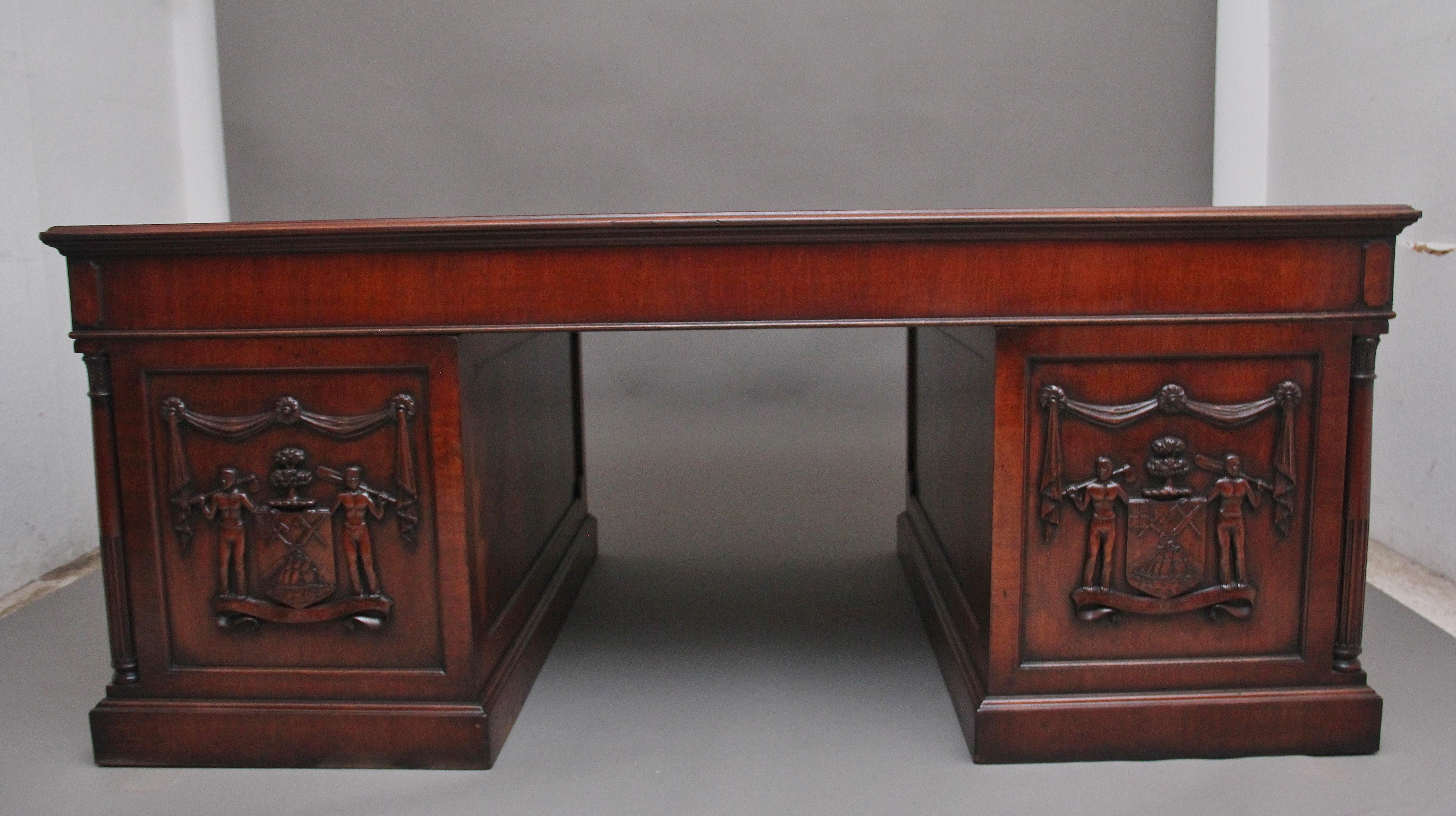 Großer und beeindruckender Mahagoni-Schreibtisch des frühen 20. Jahrhunderts im Angebot 1
