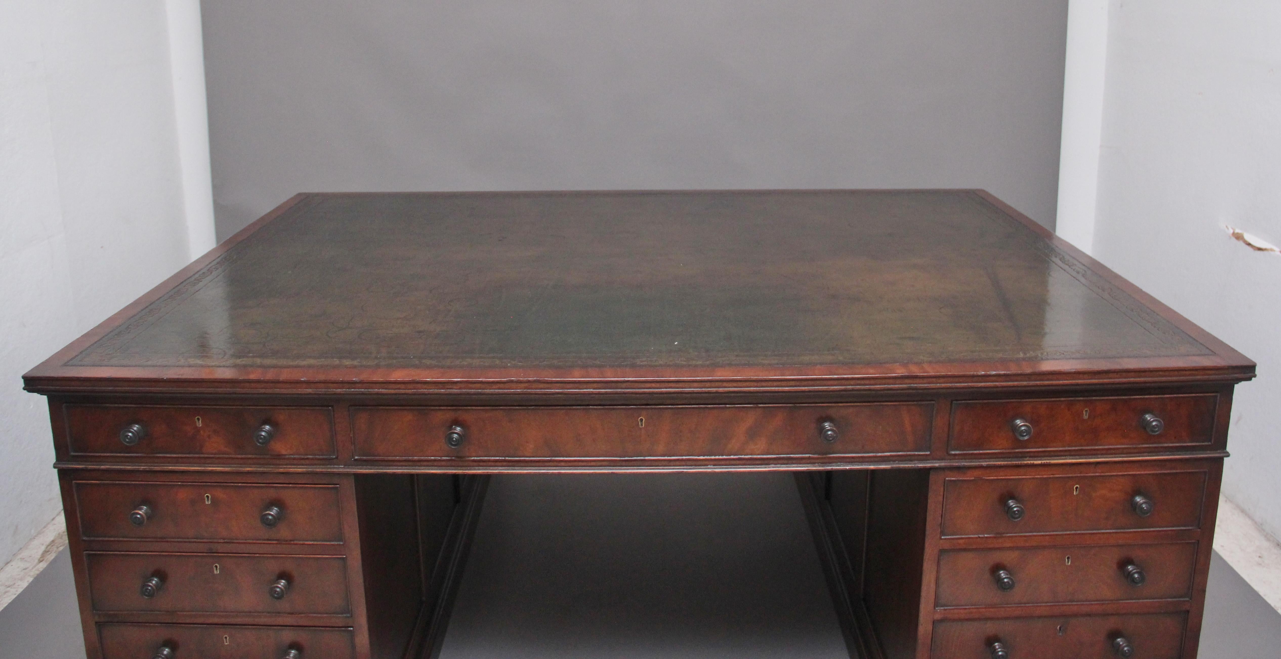 Large and Impressive Early 20th Century Mahogany Partners Desk In Good Condition In Martlesham, GB