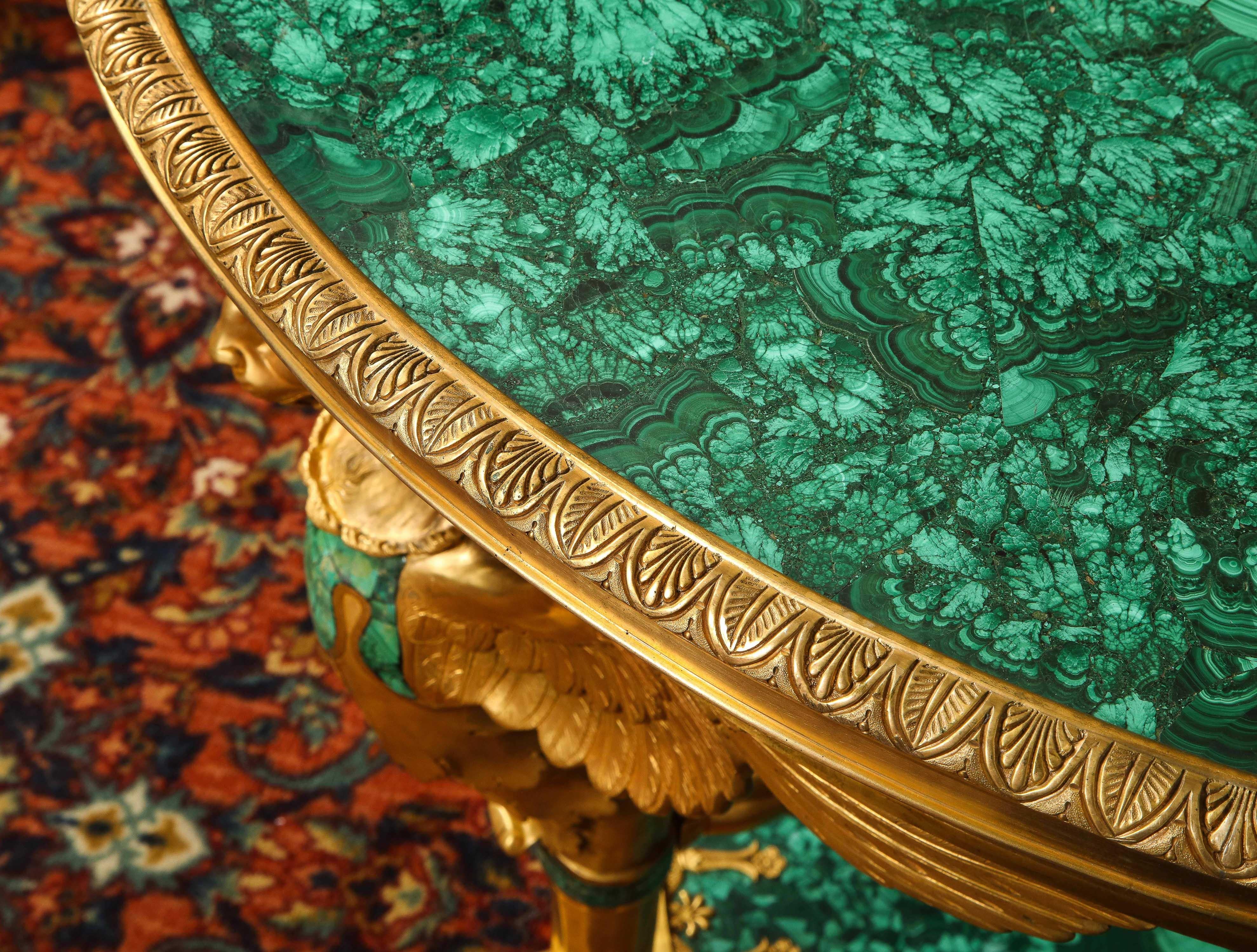 Grande et impressionnante table centrale de style Empire en bronze doré et malachite en vente 5