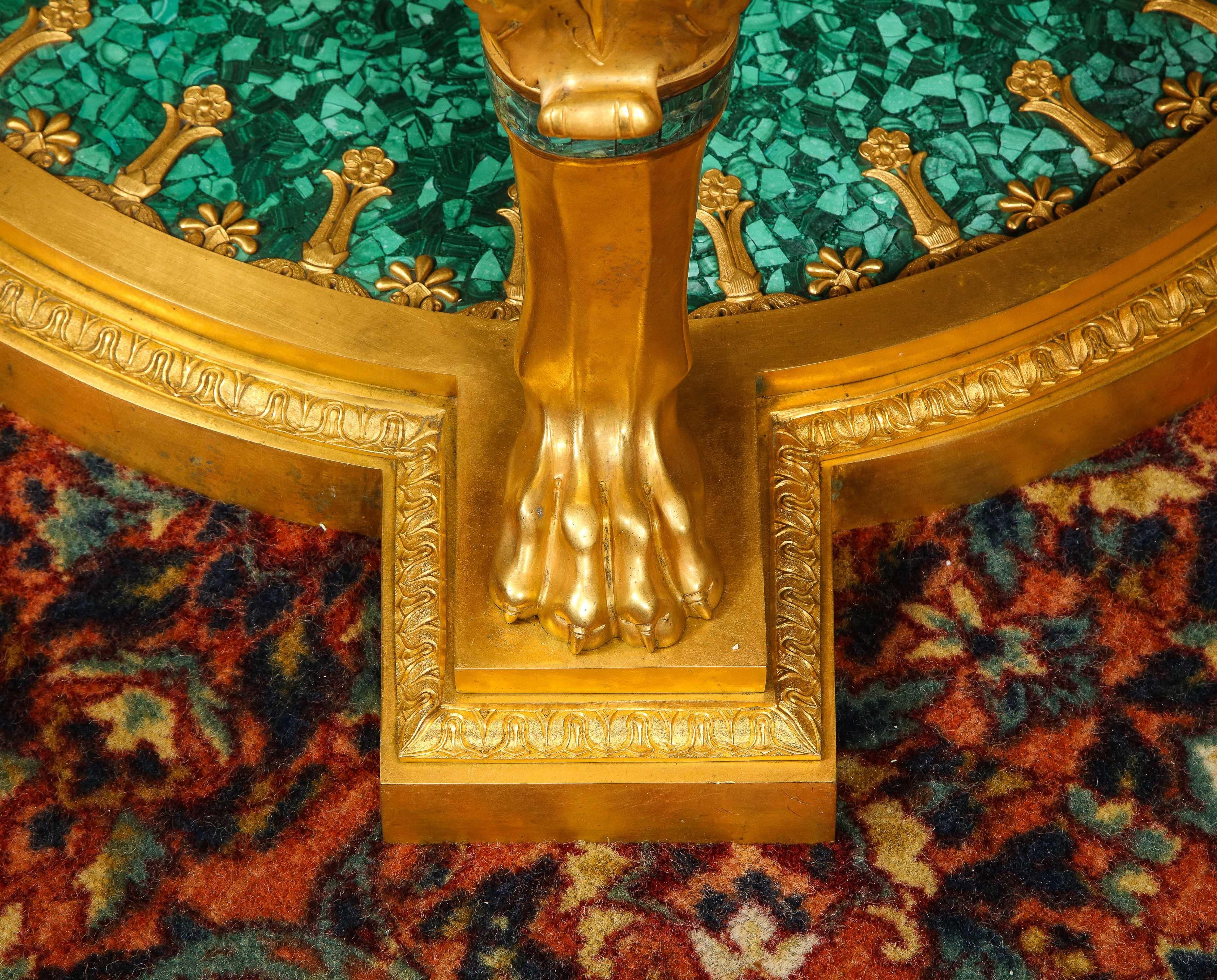 Ein beeindruckender und beeindruckender Mitteltisch im Empire-Stil aus Goldbronze und Malachit im Angebot 5