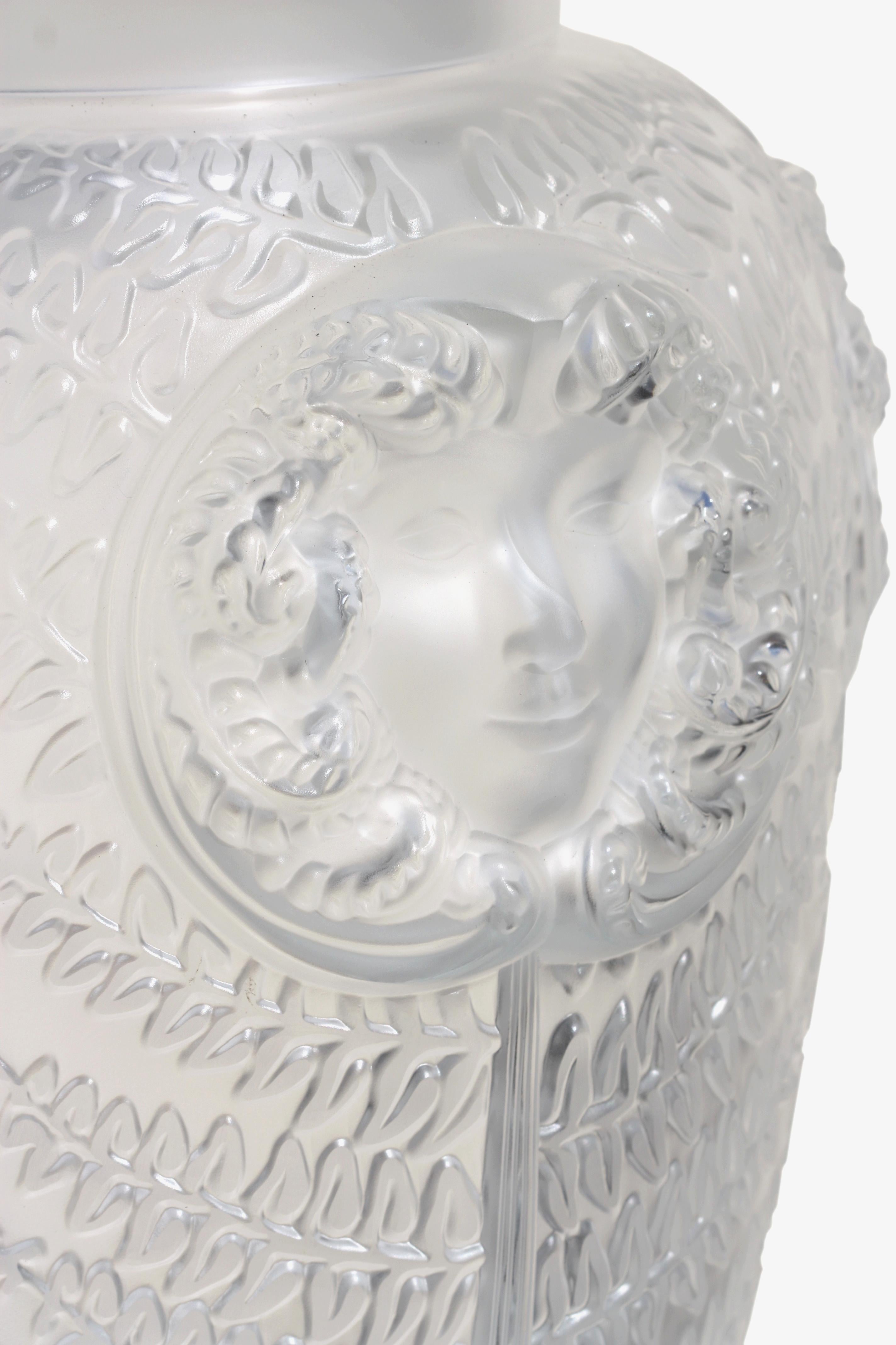 vase lalique femme