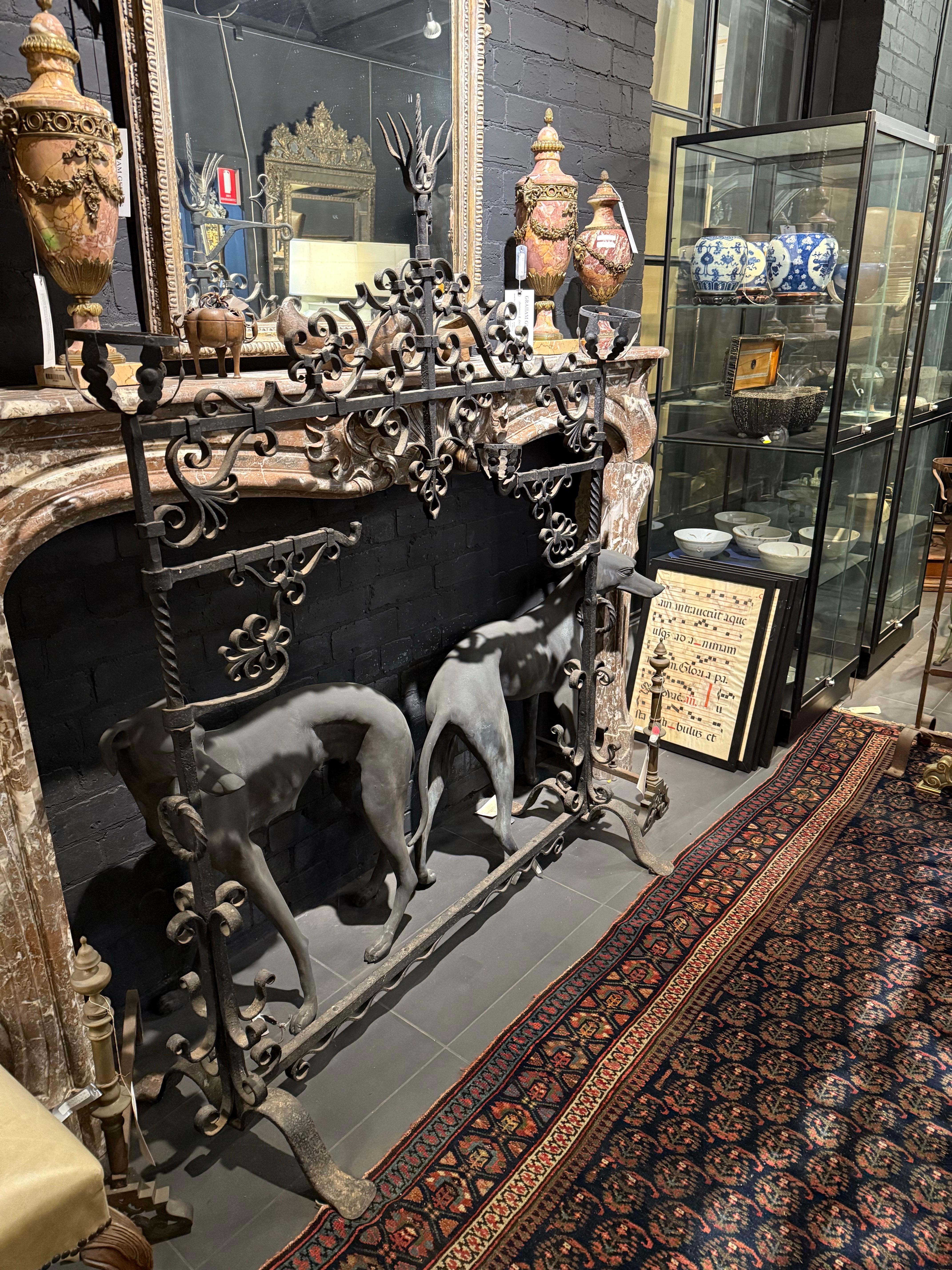 Grande e imponente candeliere spagnolo in ferro battuto, XVIII secolo

Provenienza: Collezione privata australiana.

Dimensioni:
Altezza: 183 cm.
Larghezza: 140 cm.
Profondità: 58 cm.