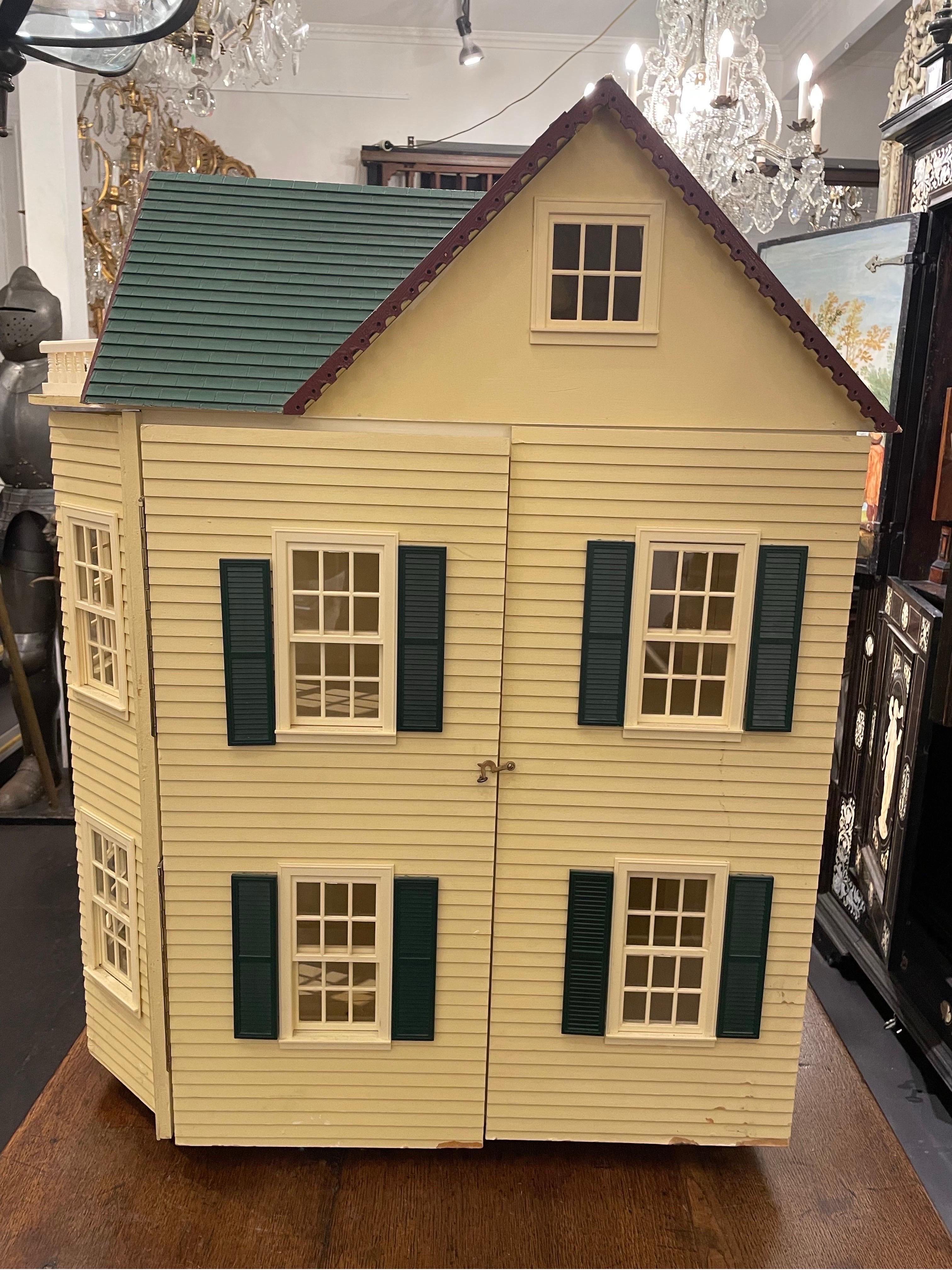 A Large and Impressive Vintage Double Storey Doll House, 20th Century In Good Condition For Sale In ARMADALE, VIC