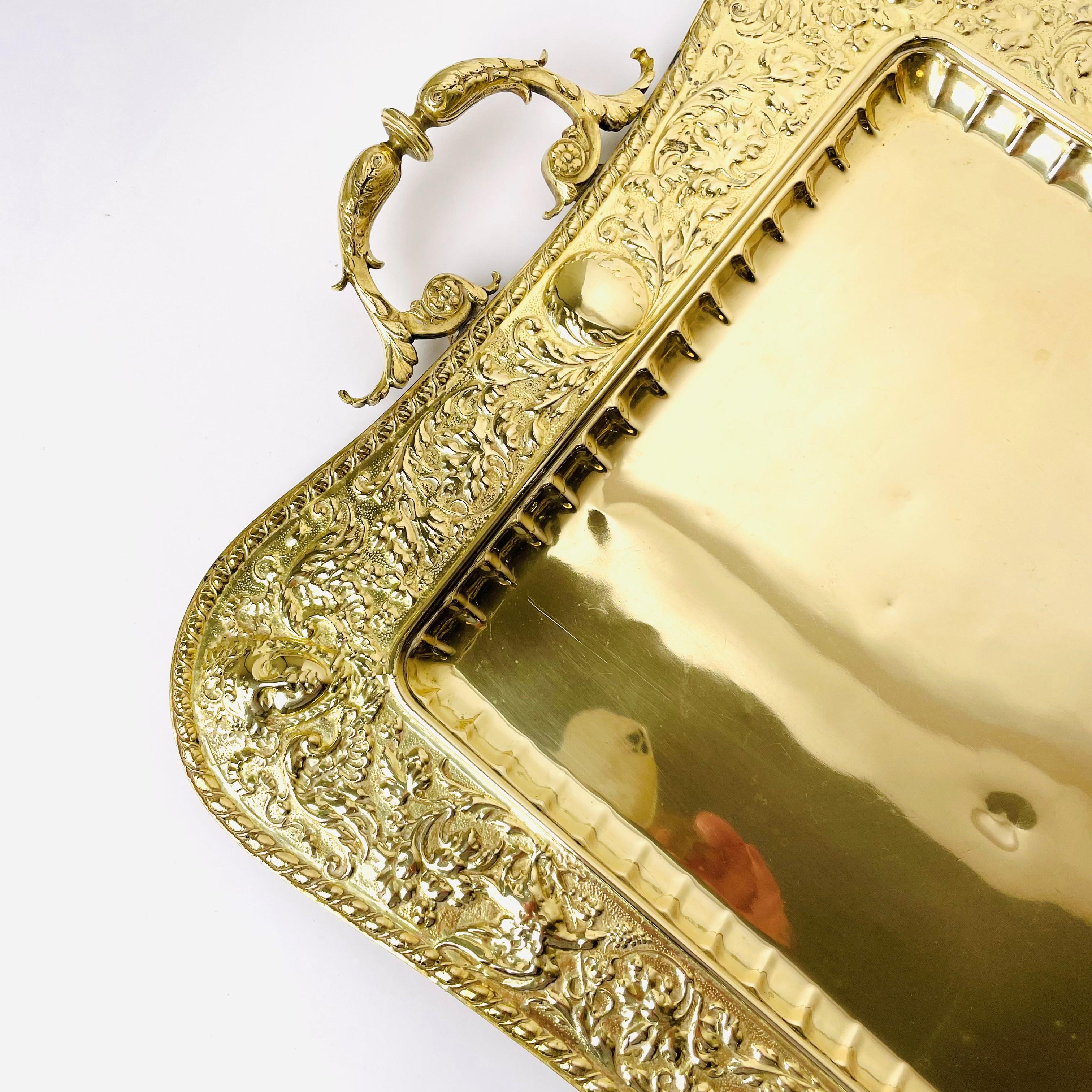 A large and magnificent brass Serving Tray from late 19th Century For Sale 1