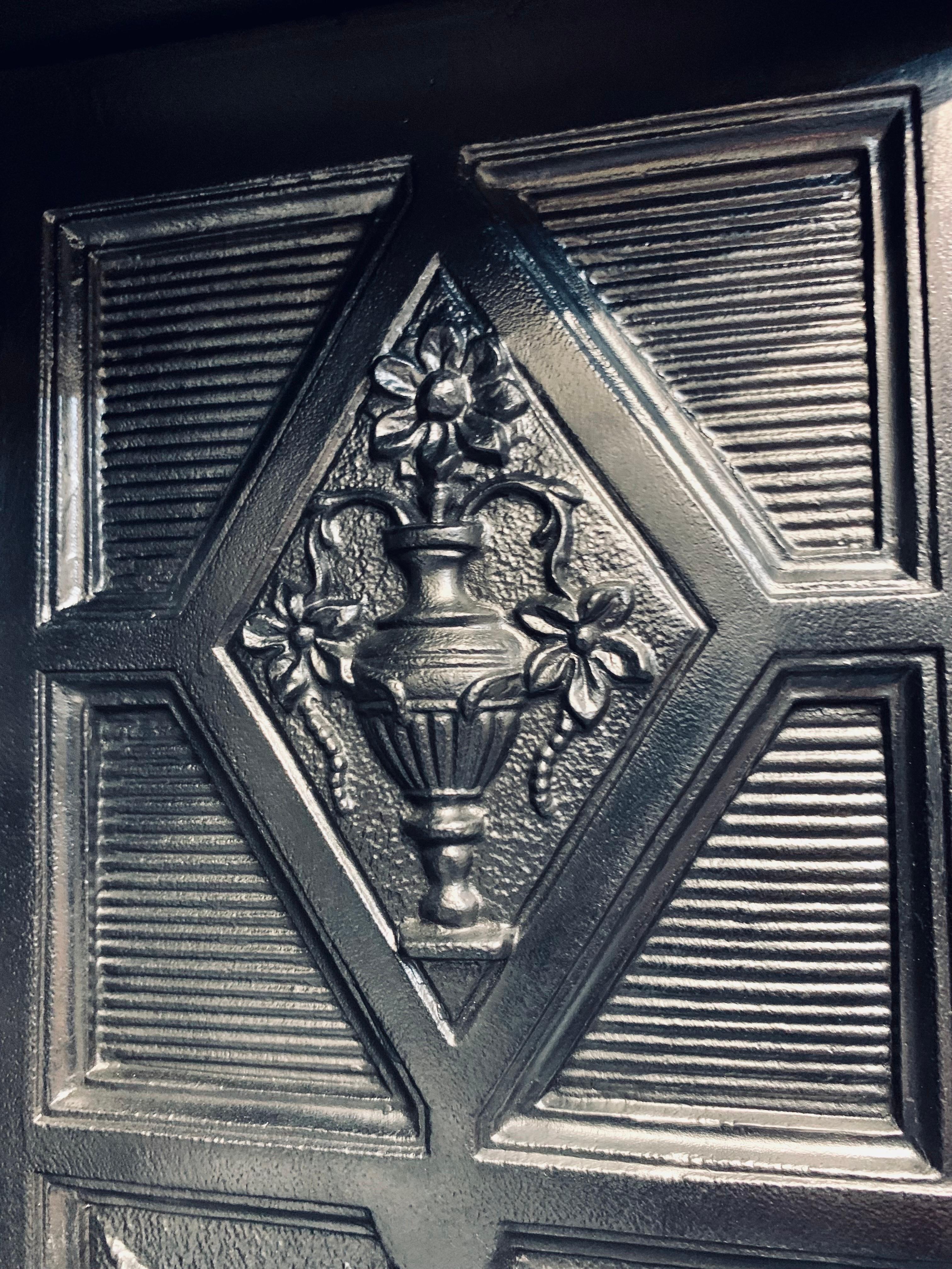 A large and Ornate 19th Century Victorian Scottish Cast Iron Fireplace Insert. 4