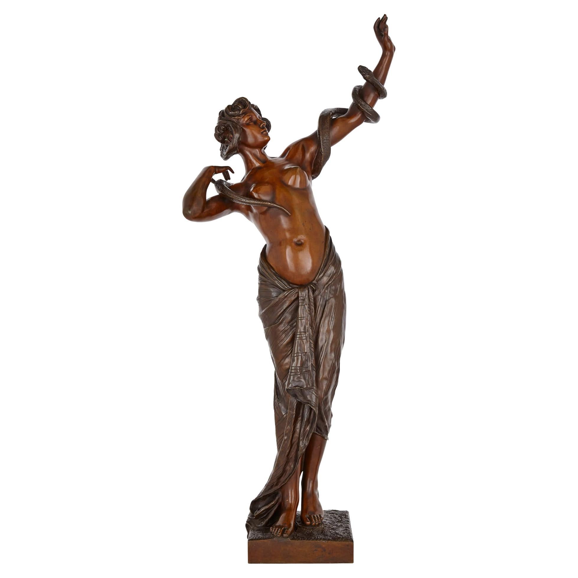 Grande et rare figurine féminine en bronze par Goldscheider en vente