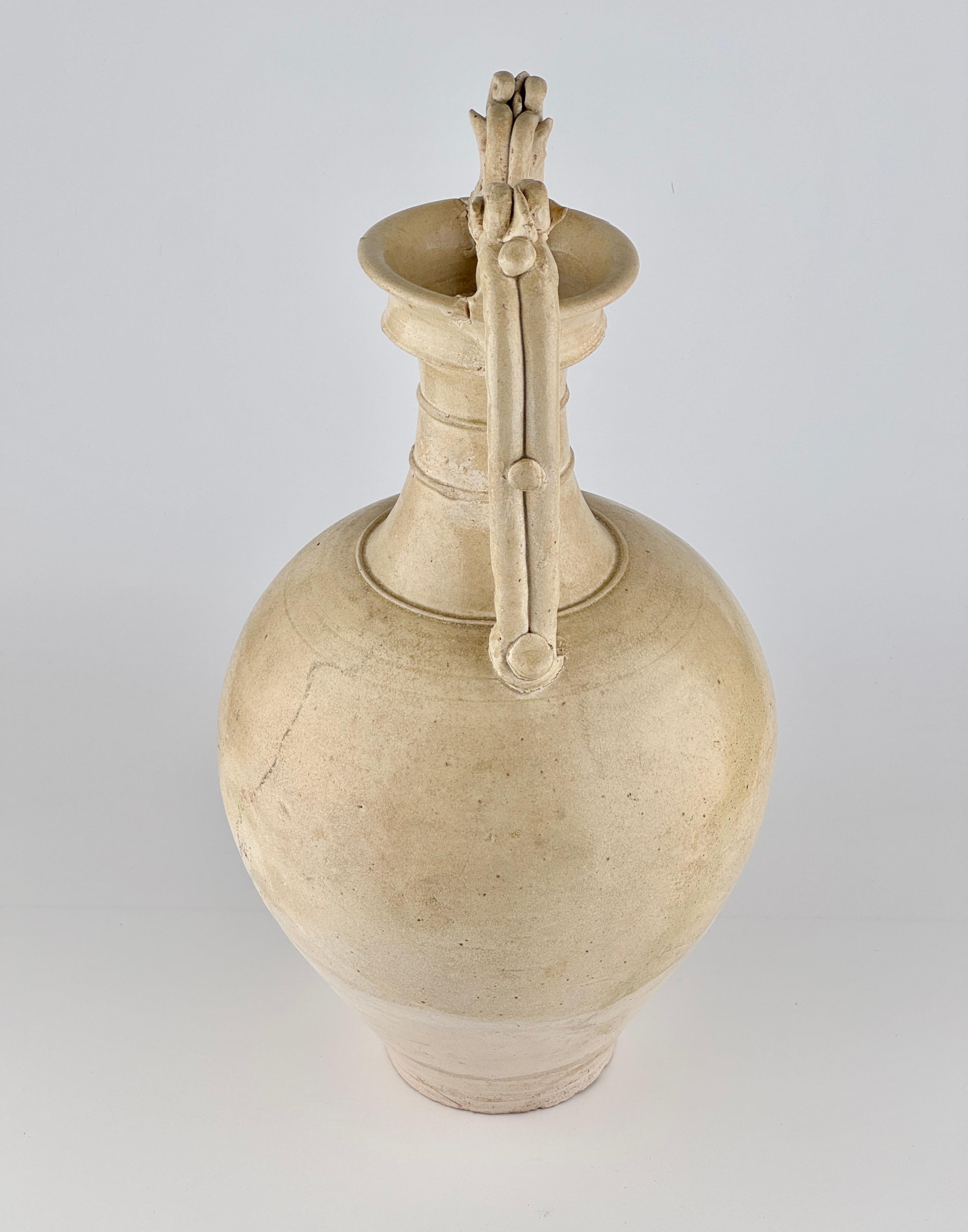 A Large and Rare Straw-Glazed Pottery Amphora, Tang Dynasty For Sale 5