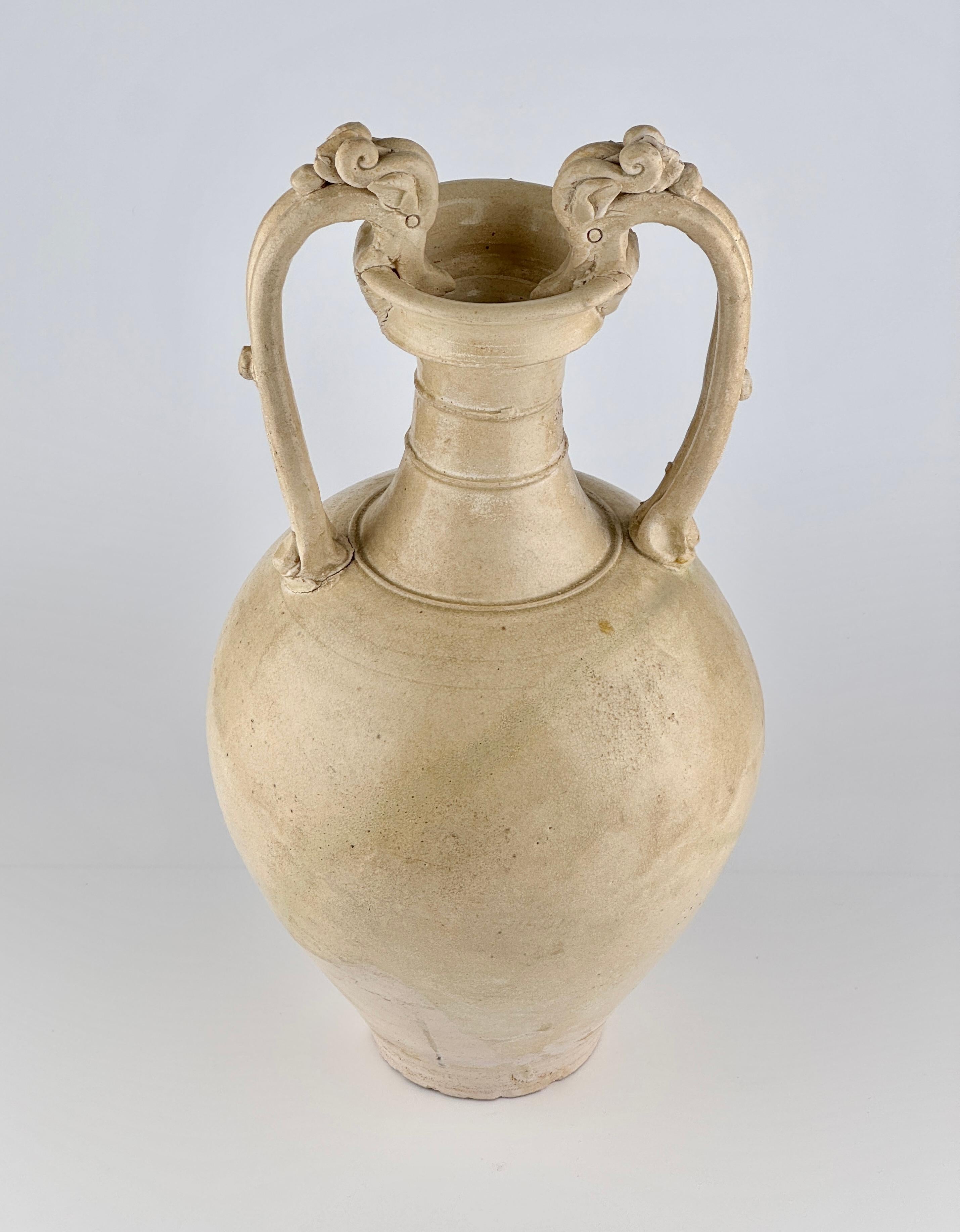 A Large and Rare Straw-Glazed Pottery Amphora, Tang Dynasty For Sale 2