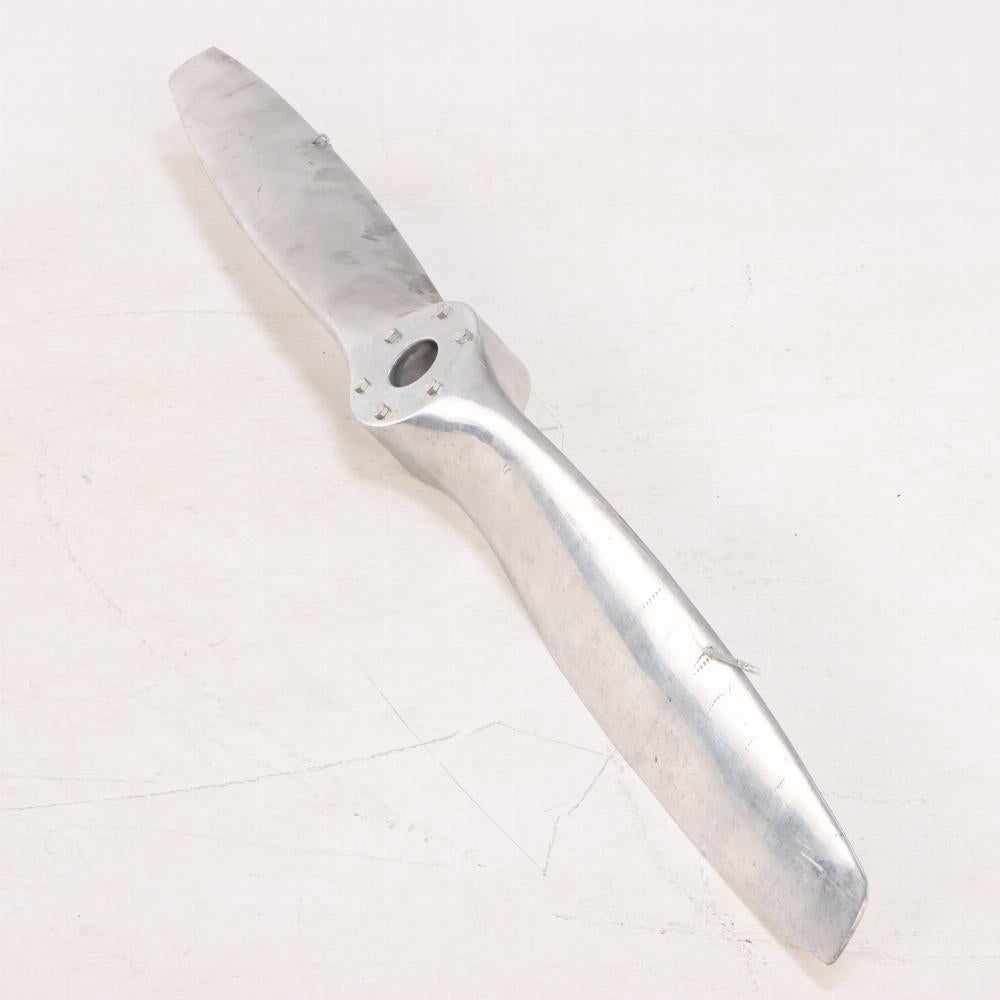 A large and sculptural Sensenich brand aluminum airplane propeller. In Good Condition In Philadelphia, PA