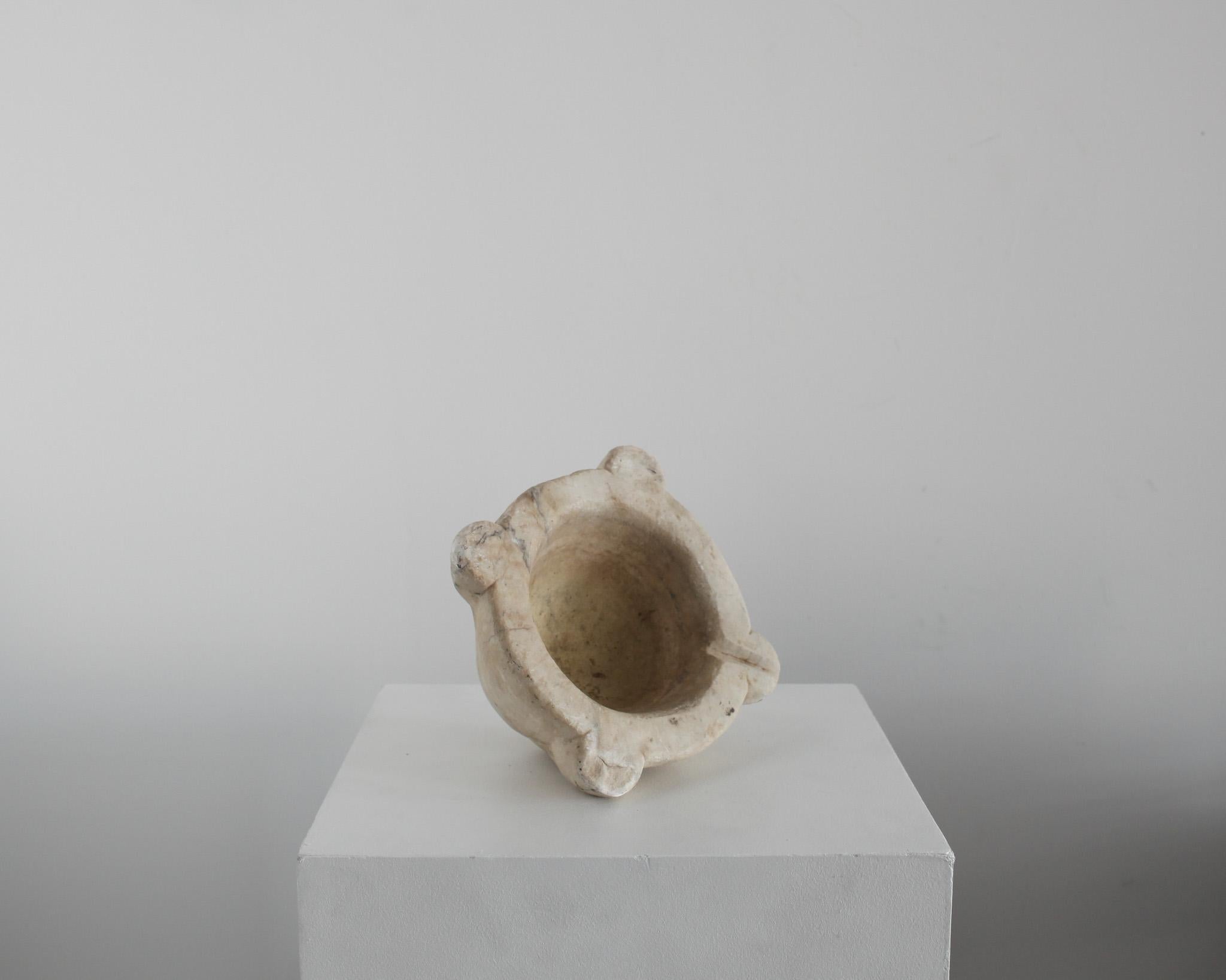A Large And Simple Primitive Wabi Sabi Early 19Th C. Catalan Marble Mortar   In Good Condition In London, GB