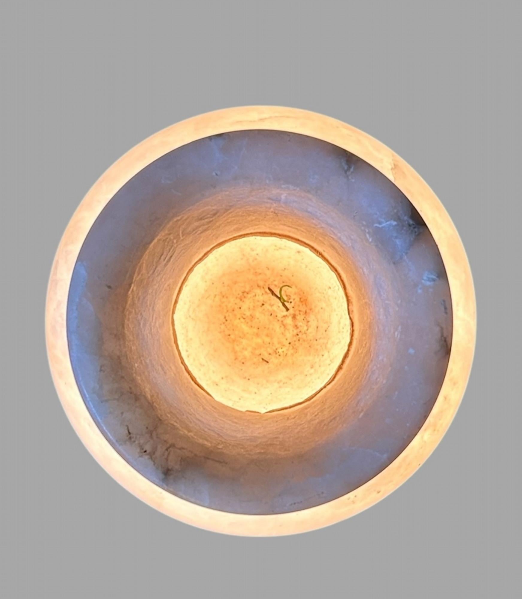Grande et inhabituelle urne lumineuse en albâtre très attrayante Bon état - En vente à Pewsey, GB