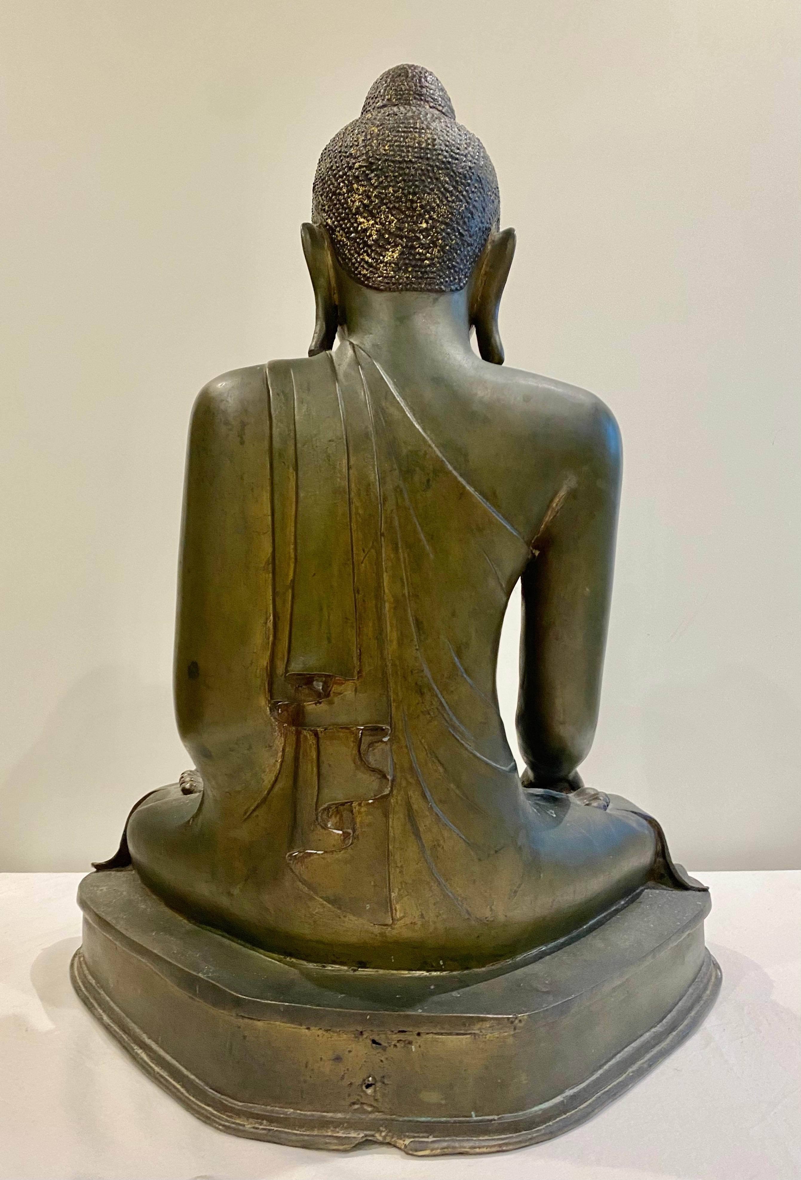 Large Antique Bronze Mandalay Burmese Seated Buddha Circa 19th Century In Good Condition For Sale In London, GB