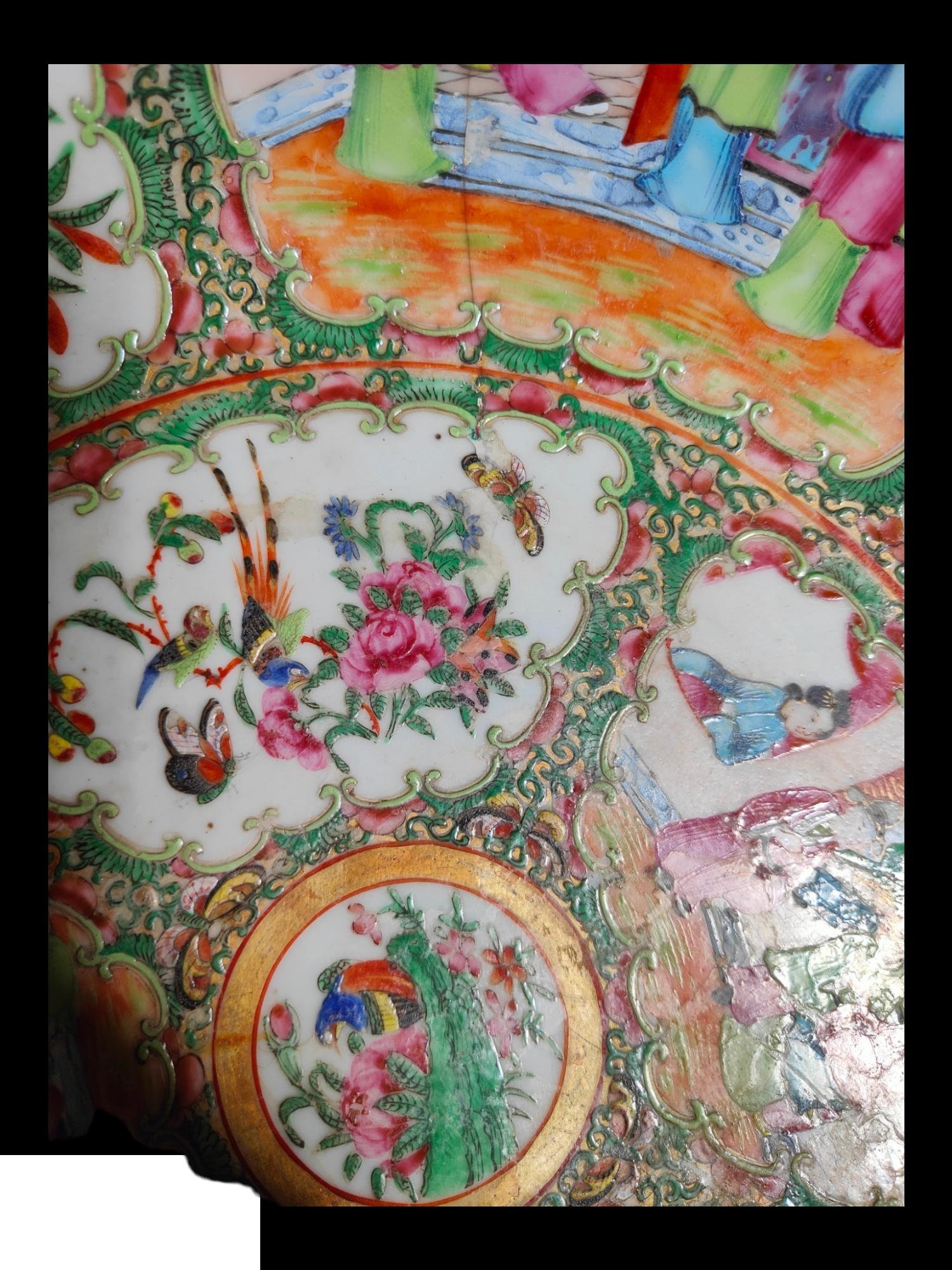 Eine große antike chinesische Porzellanschale zum Punzen XIX TH im Angebot 2