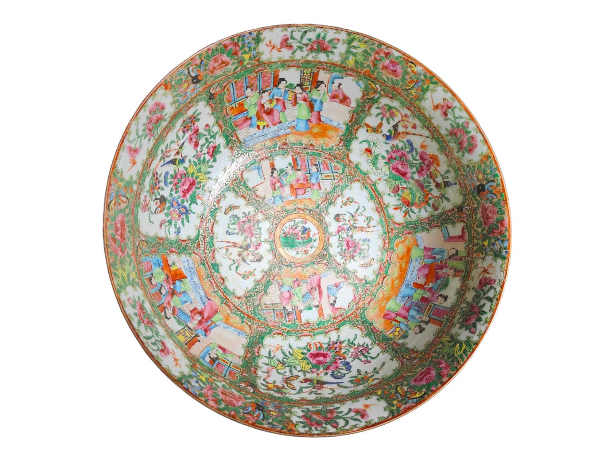 Un grand bol à punch en porcelaine chinoise ancienne XIXe siècle TH en vente 2