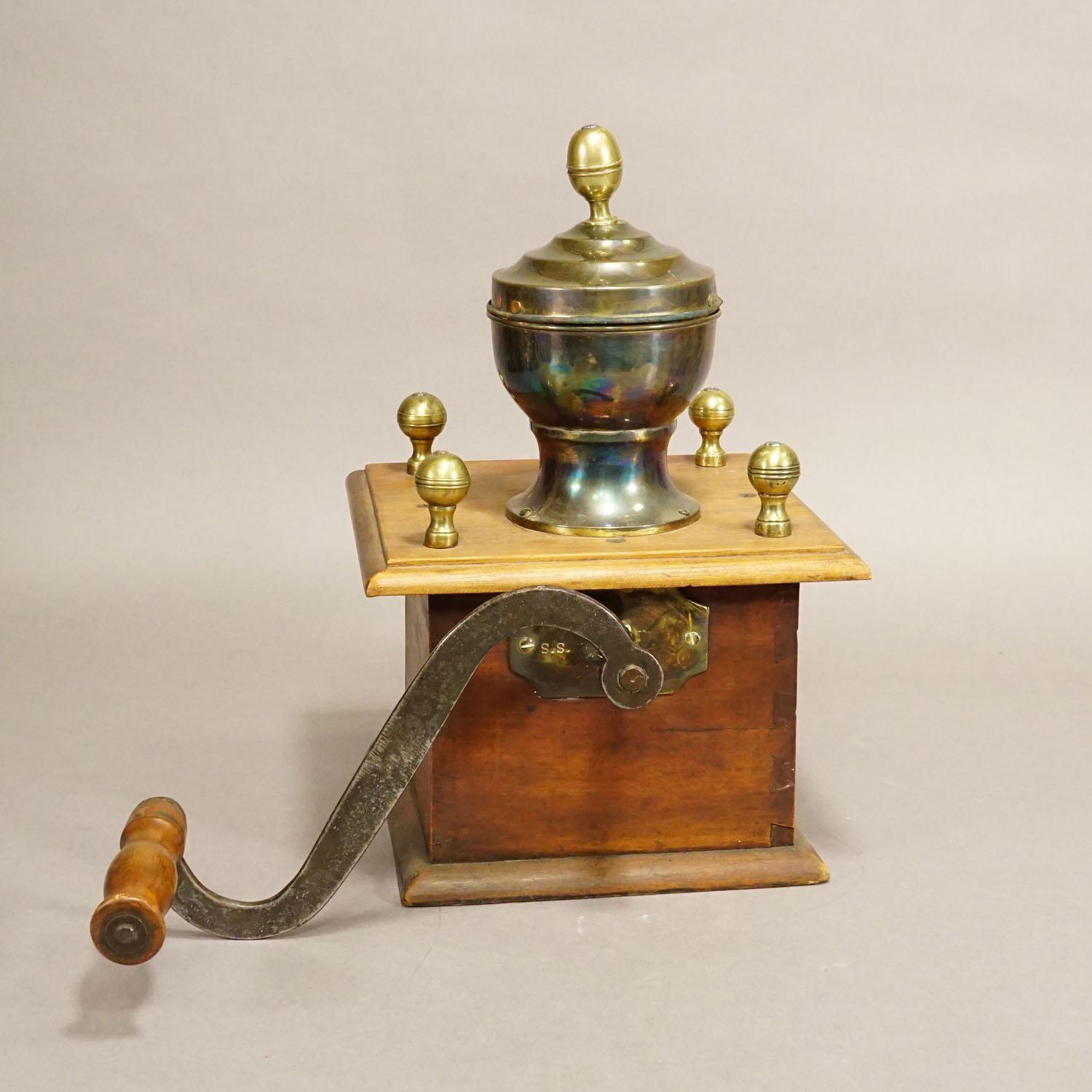 Large Antique Coffee Grinder, Germany circa 1900s In Good Condition For Sale In Berghuelen, DE