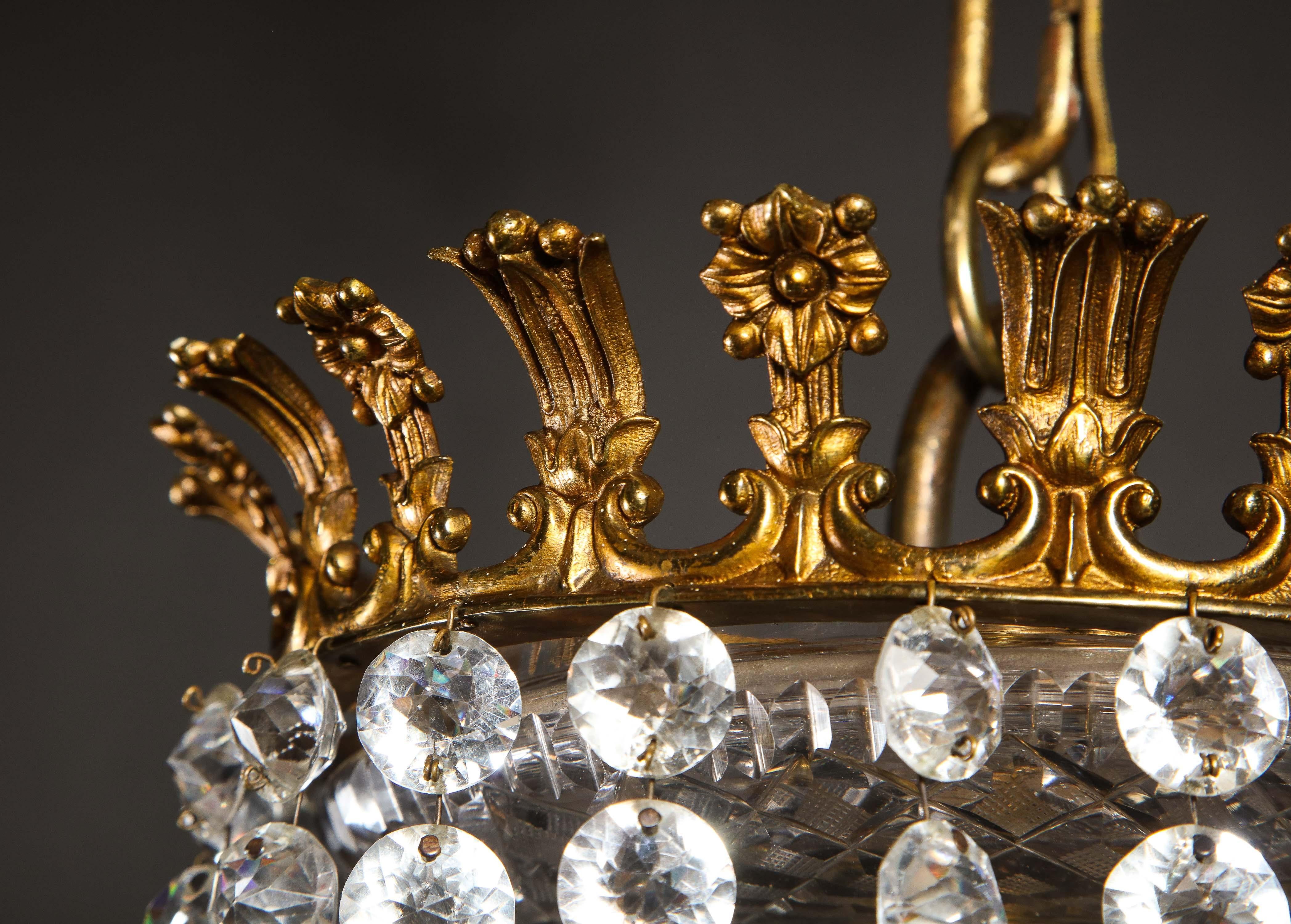 Grand lustre ancien de style Régence anglaise en bronze doré et cristal  en vente 4