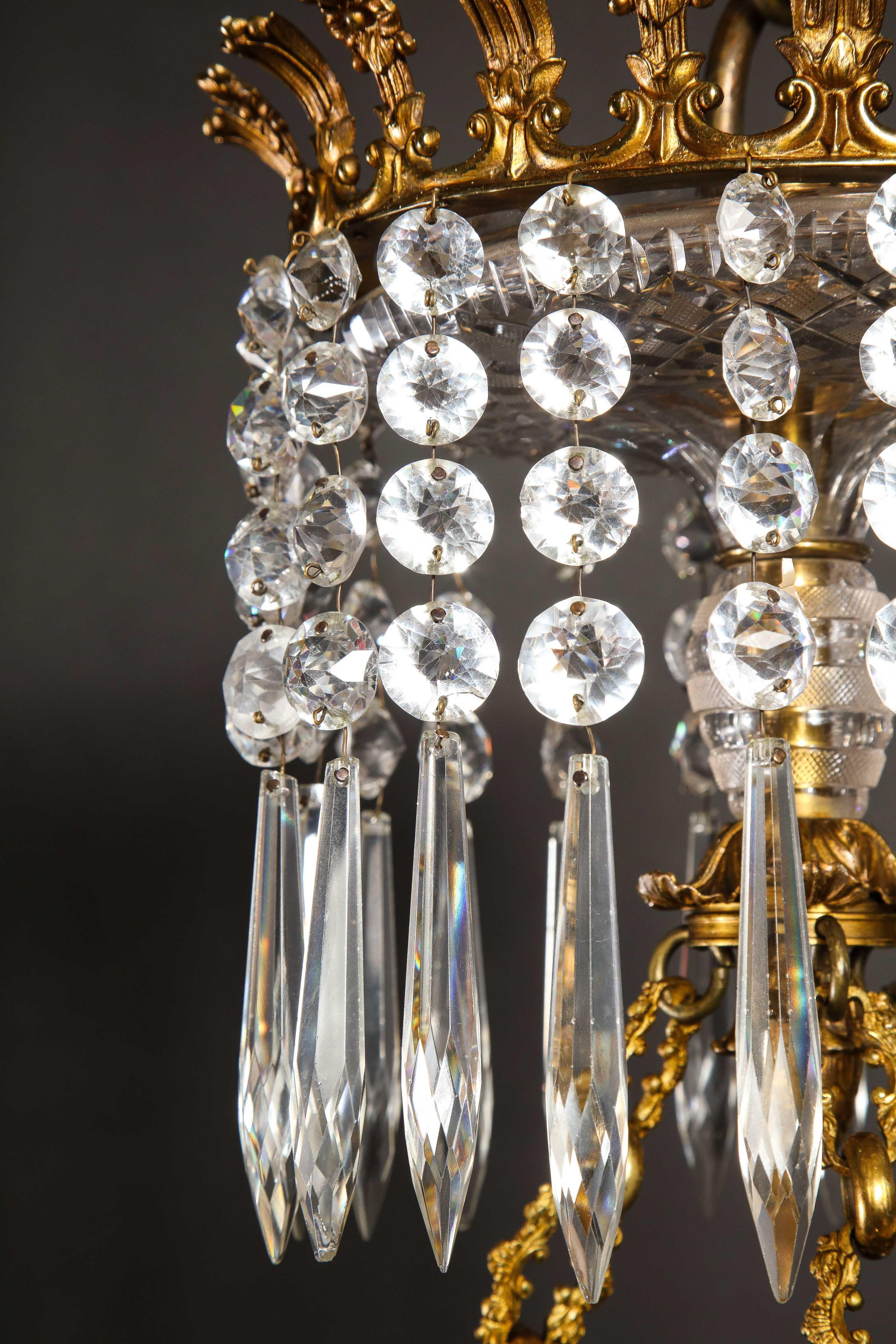 Grand lustre ancien de style Régence anglaise en bronze doré et cristal en vente 4