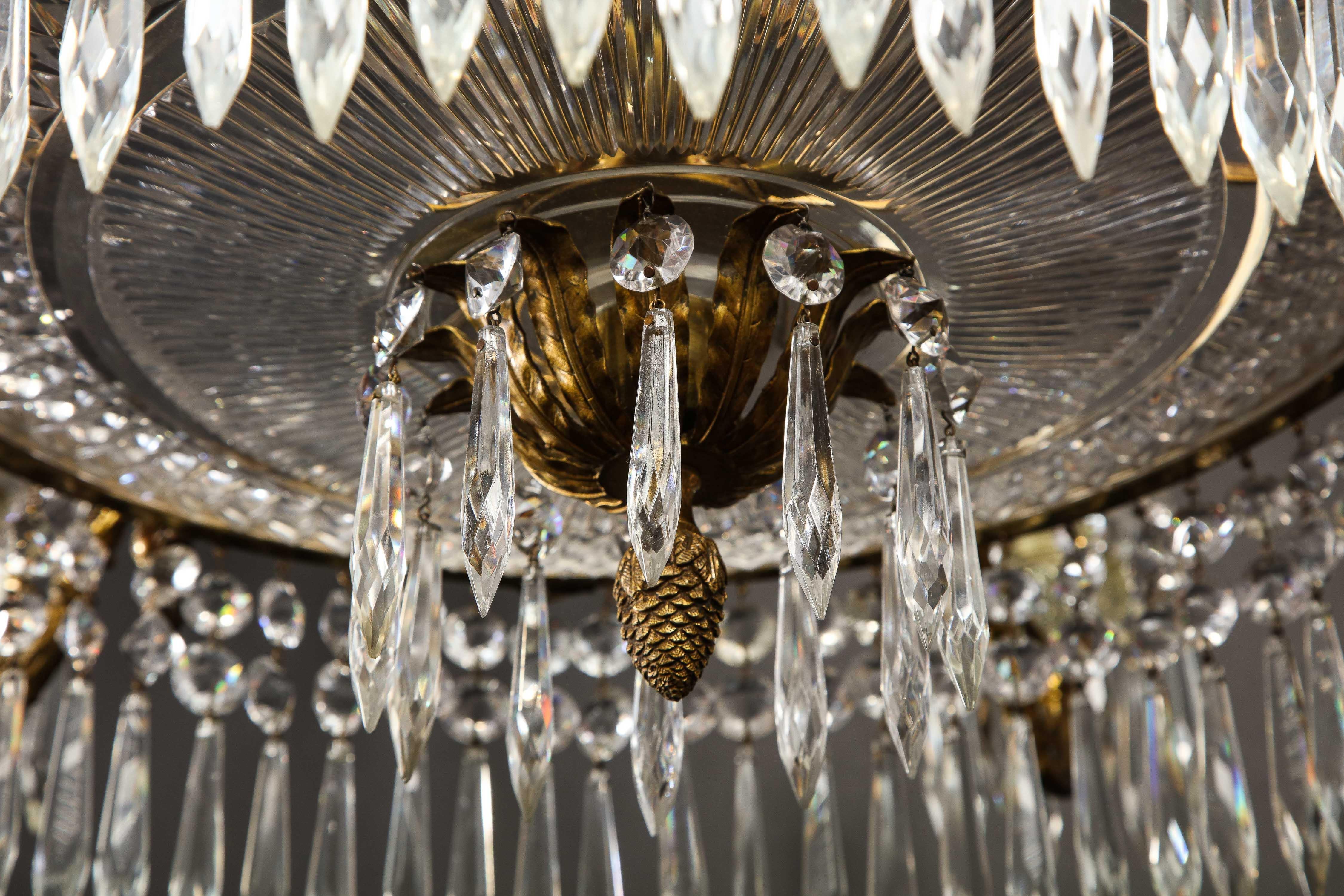 Grand lustre ancien de style Régence anglaise en bronze doré et cristal en vente 8