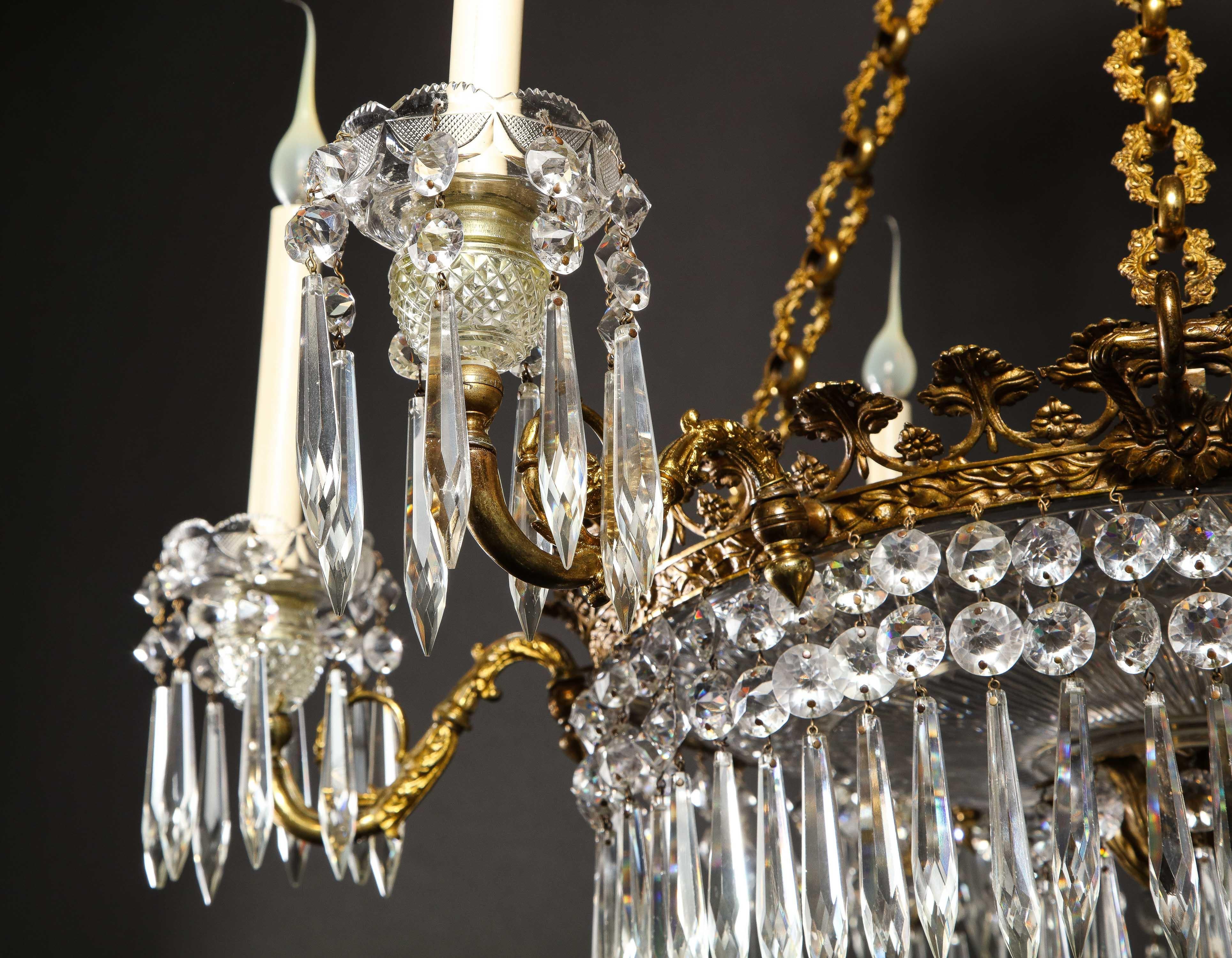 Bronze Grand lustre ancien de style Régence anglaise en bronze doré et cristal en vente