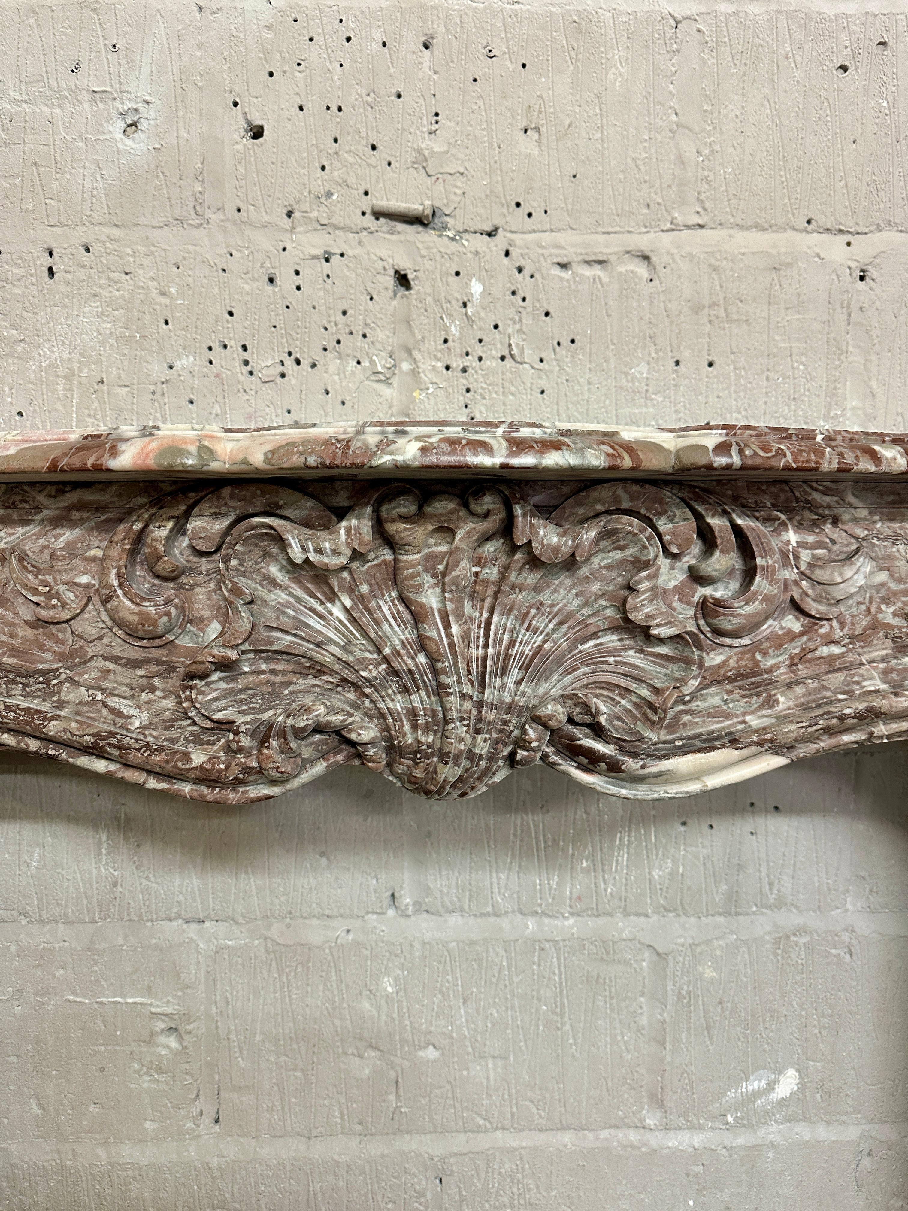 Gran repisa de chimenea de mármol Antique French Louis XV Francés en venta
