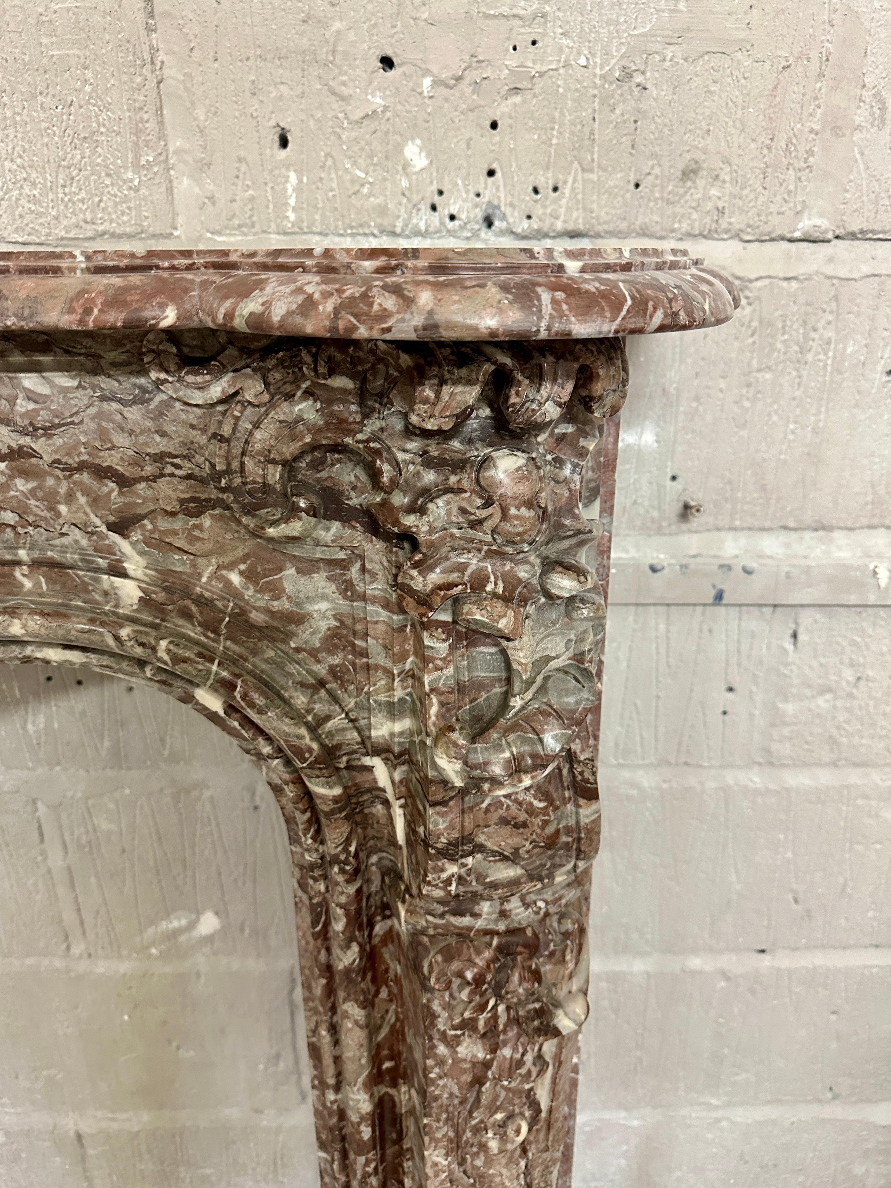 Gran repisa de chimenea de mármol Antique French Louis XV Tallado a mano en venta