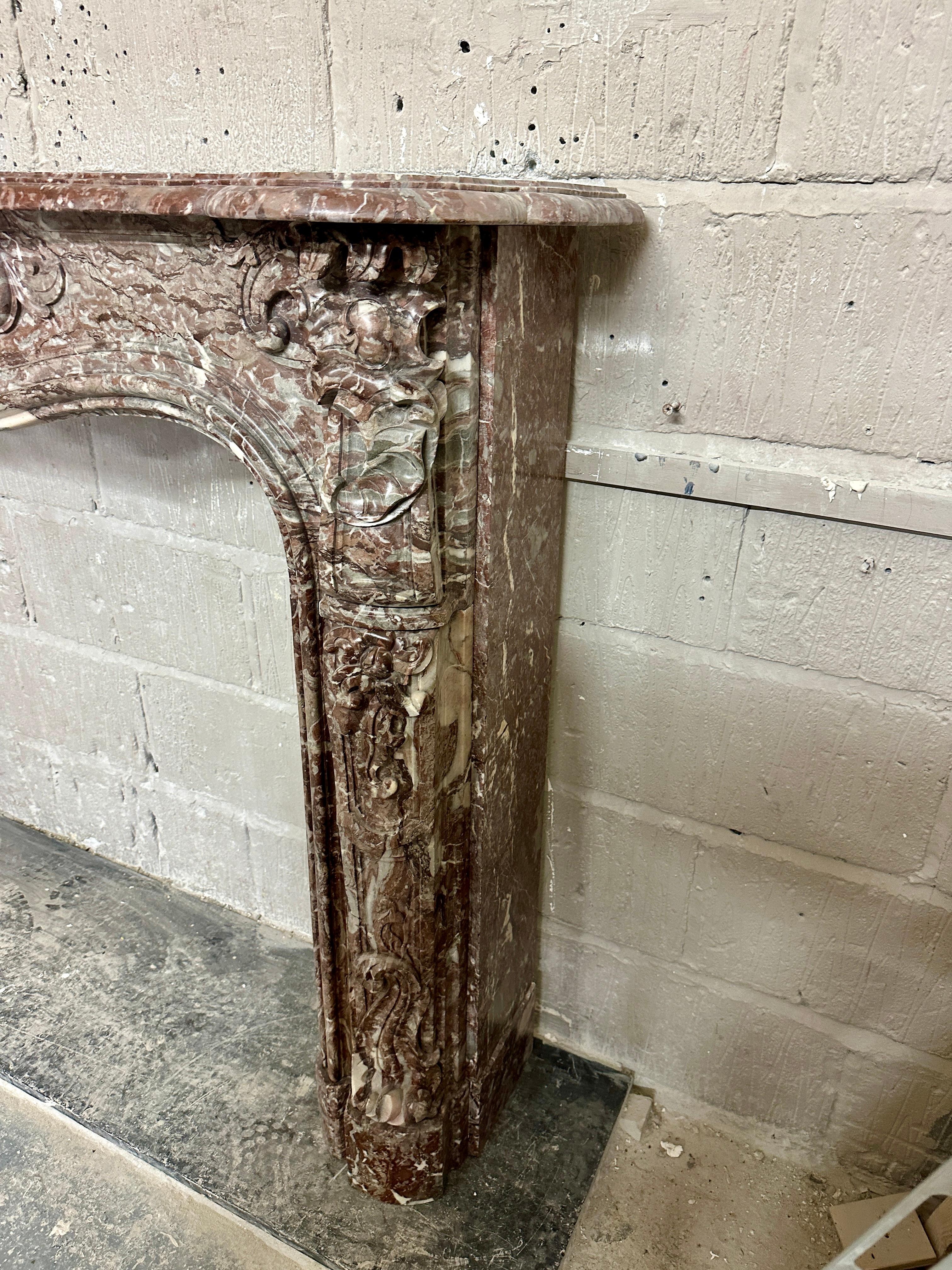 Gran repisa de chimenea de mármol Antique French Louis XV en Bueno estado para la venta en London, GB