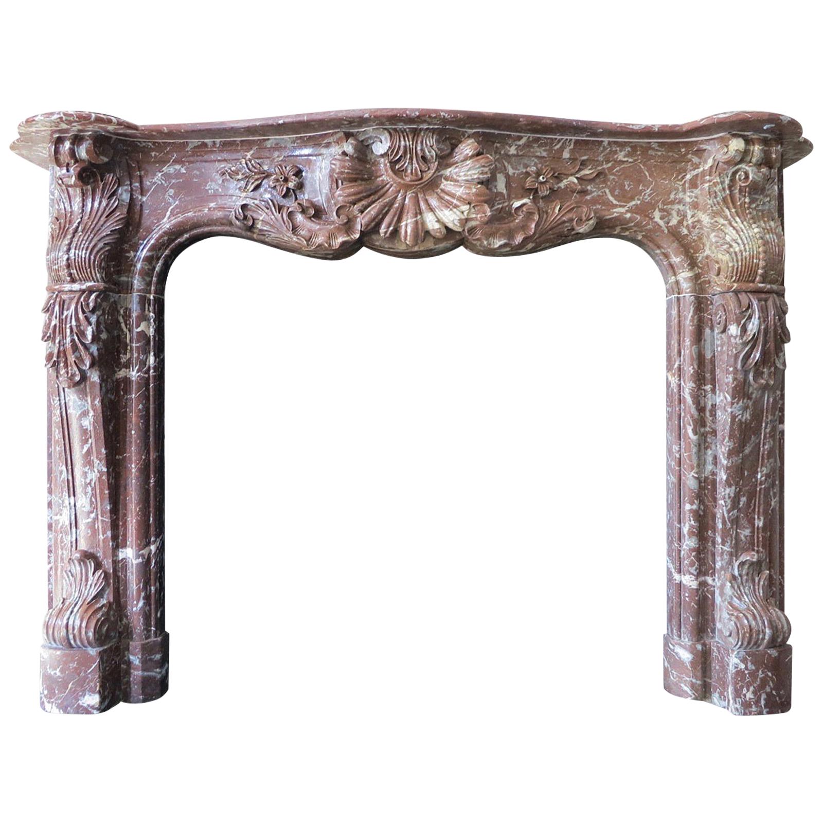 Grande cheminée ancienne française Louis XV Rouge Royal en marbre en vente
