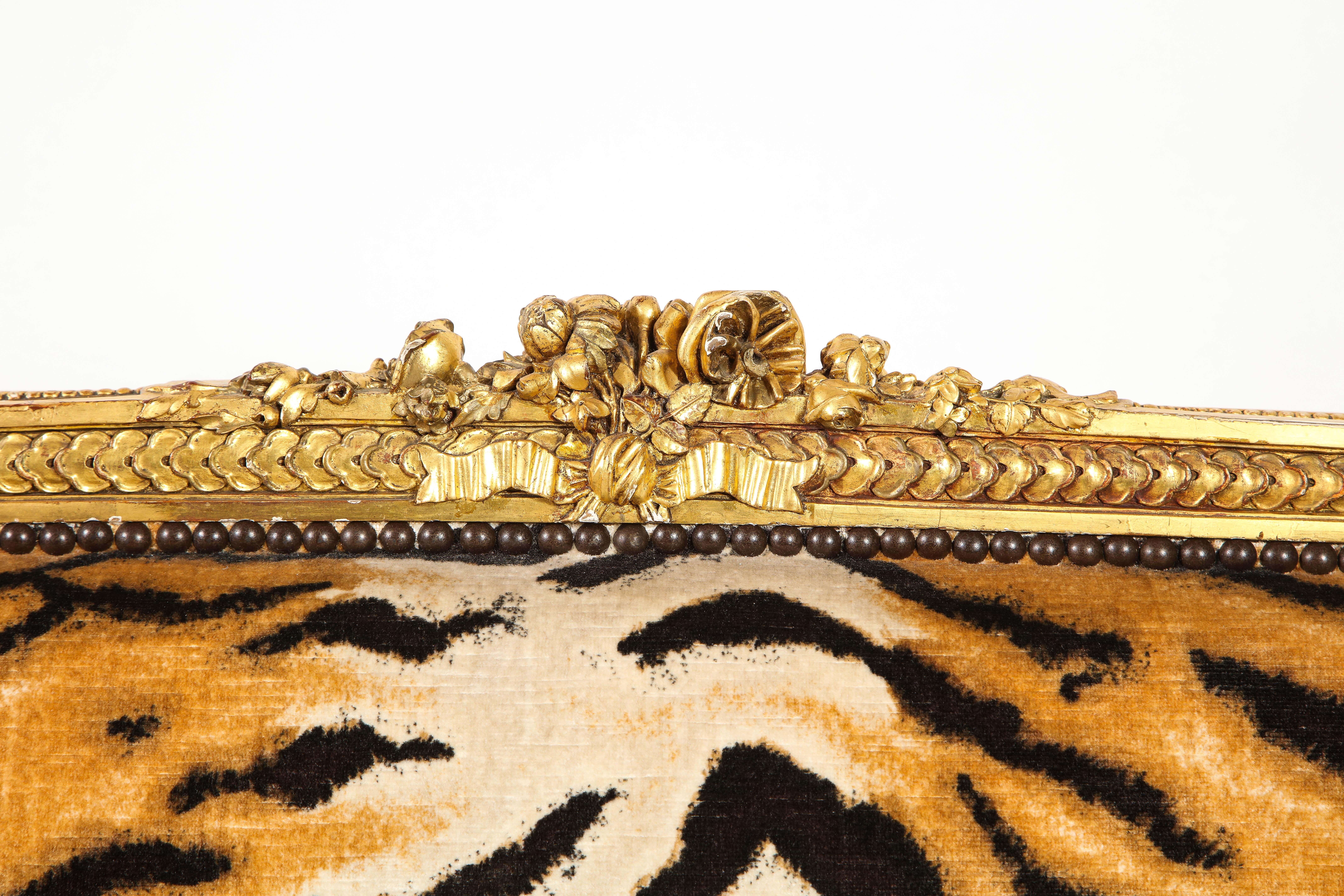 Eine große Antique French Louis XVI Stil Hand geschnitzt Giltwood Sofa im Angebot 2