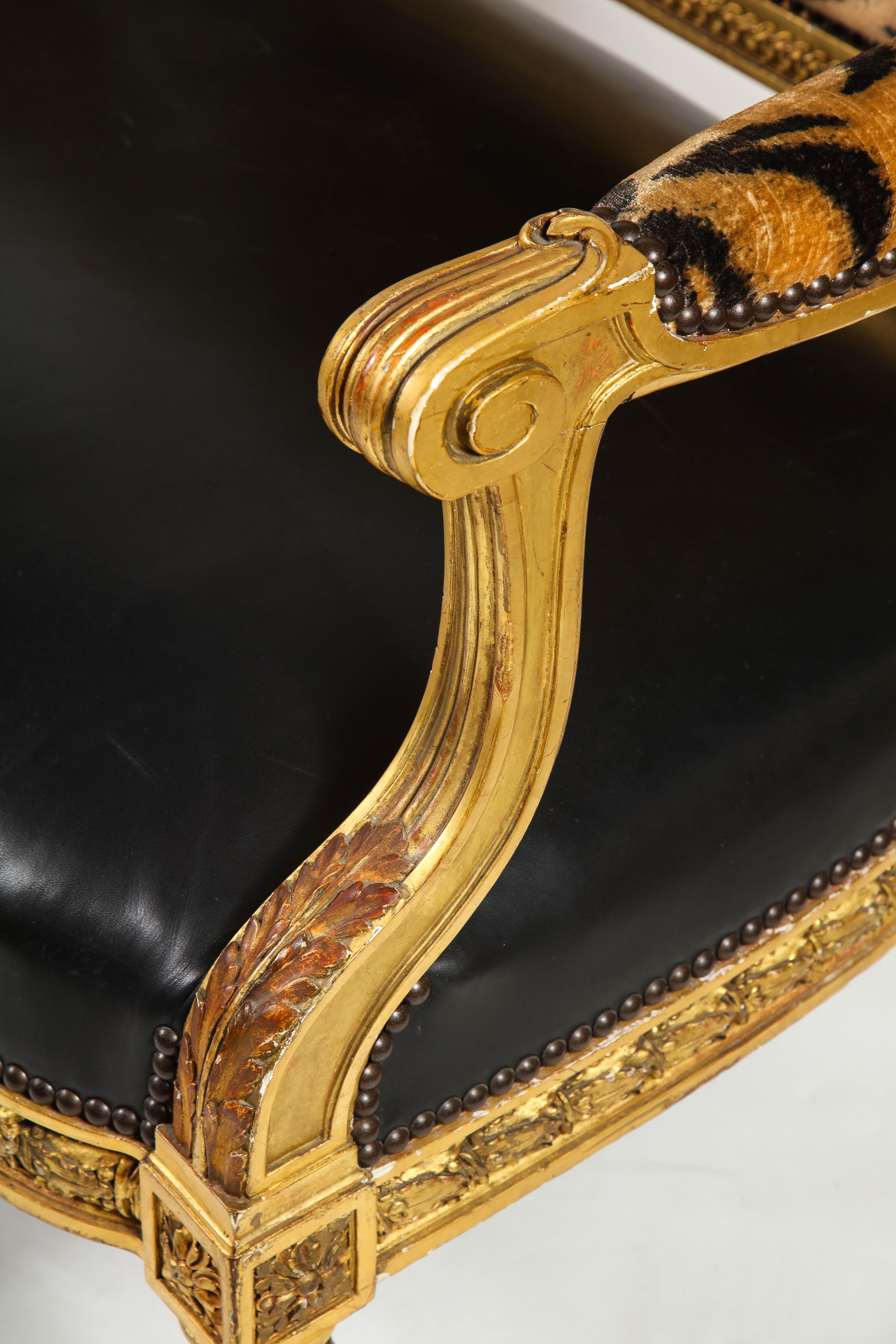 Eine große Antique French Louis XVI Stil Hand geschnitzt Giltwood Sofa im Angebot 4