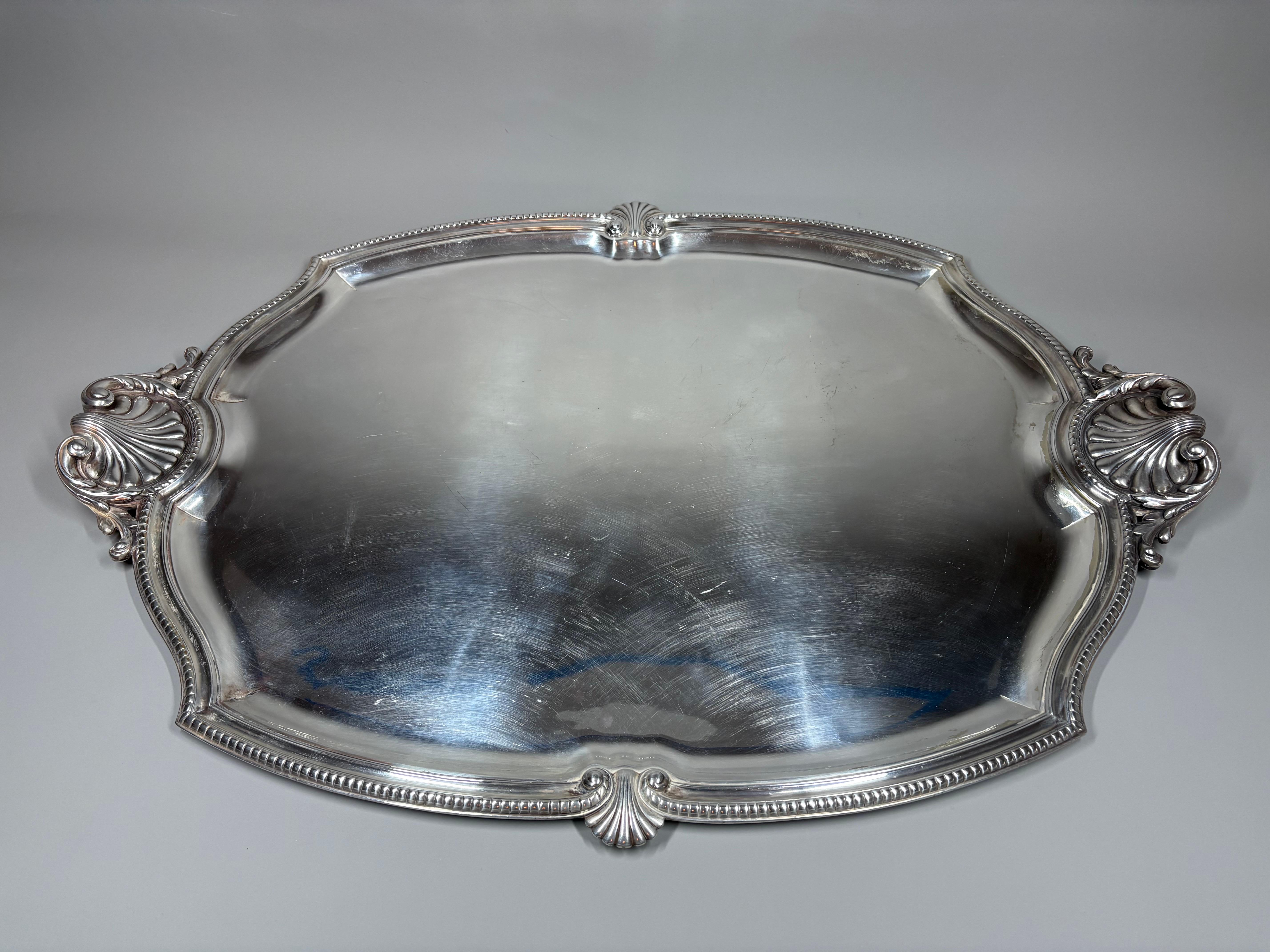 Rococò A large antique French Rococo style silvered brass serving tray in vendita