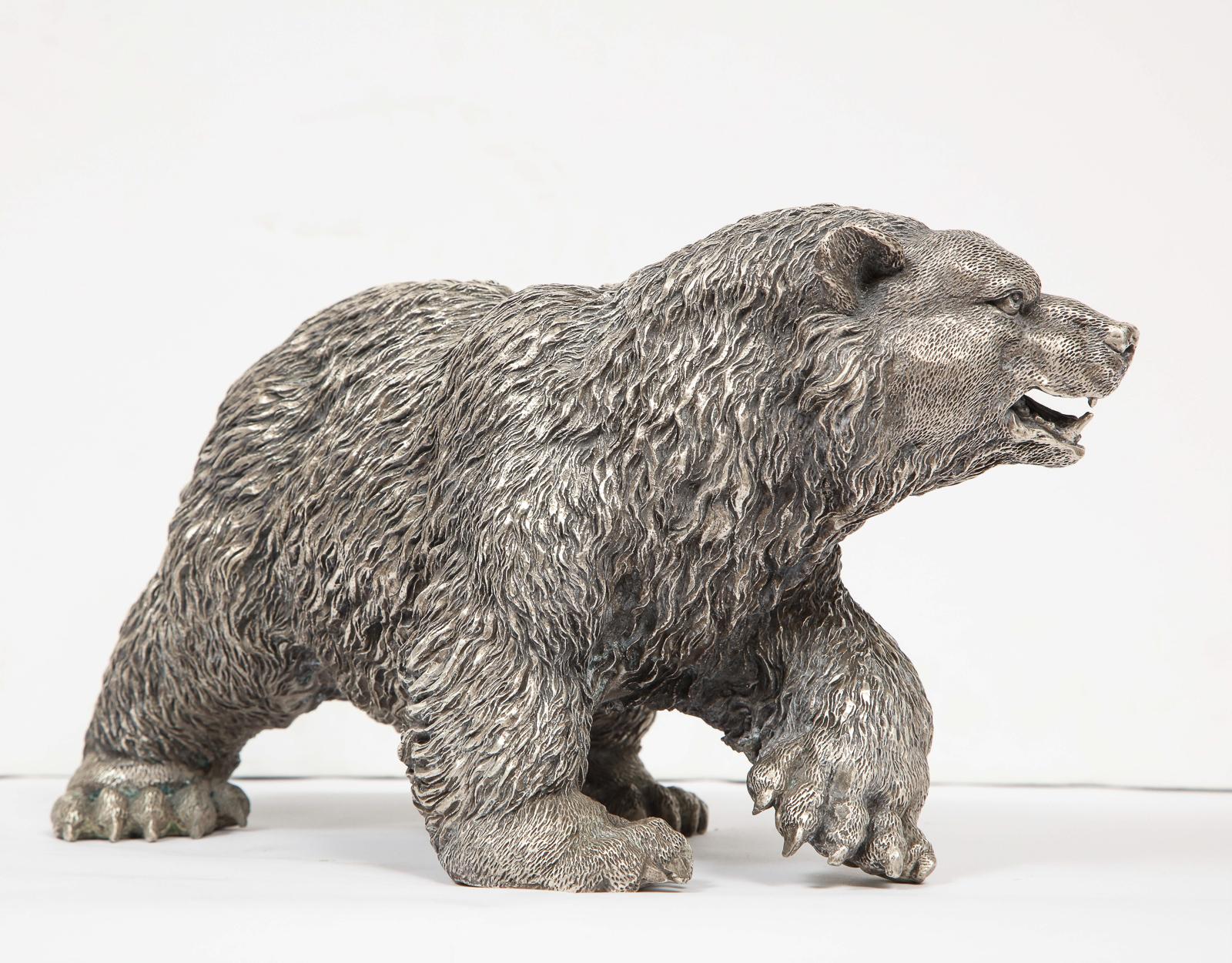 A large antique French silvered metal figure of polar bear, 
circa 1900

Very realistically sculpted. Very good quality. 

Measures: 8