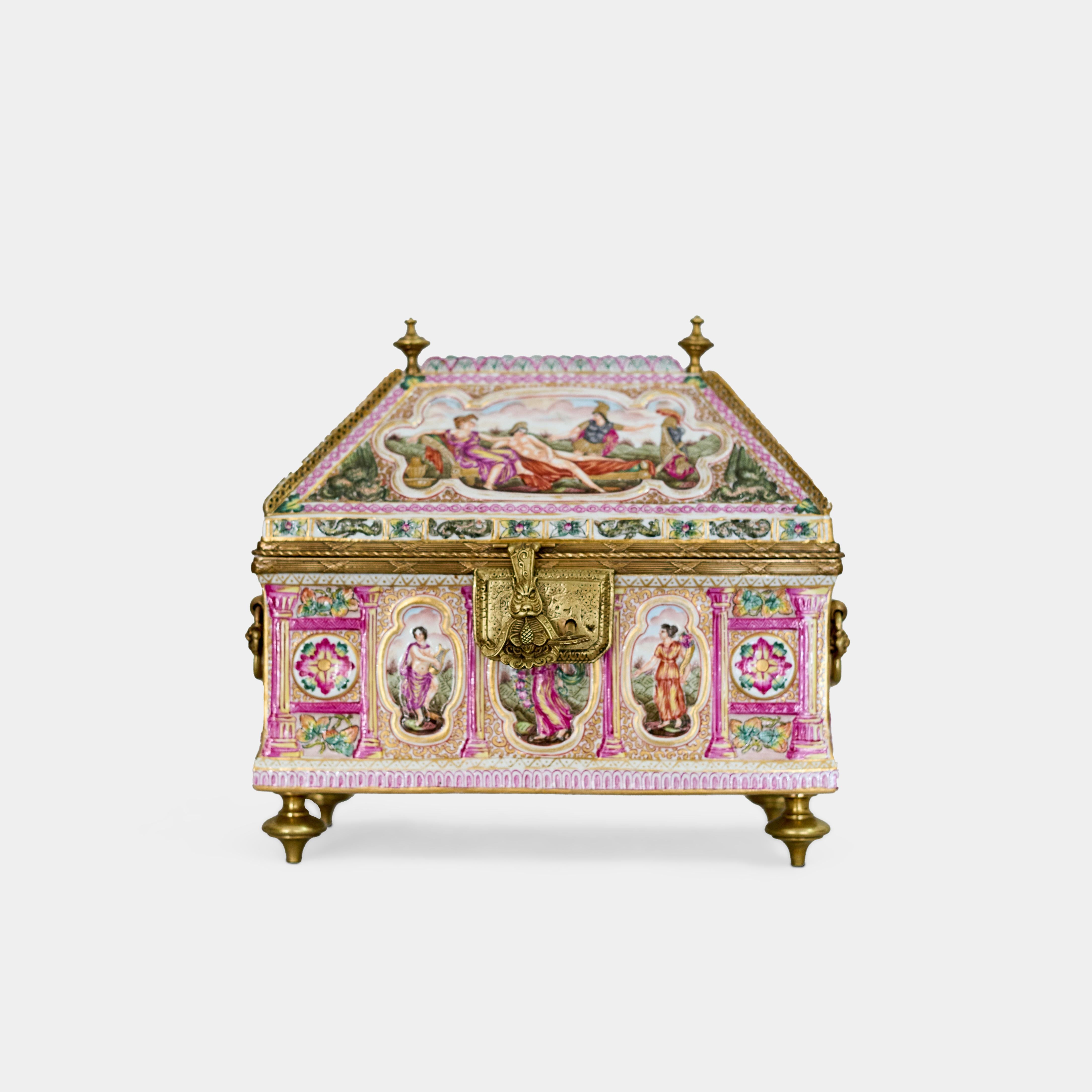 This large antique Italian Capodimonte hinged box from Italy around 1900 is a treasure adorned with captivating Roman scenes. The intricate detailing on this box likely showcases classical motifs and imagery, a hallmark of Capodimonte