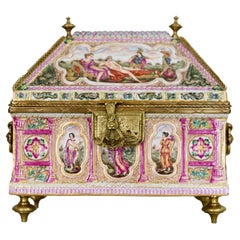 Eine große antike italienische Capodimonte Scharnierkasten & Deckel