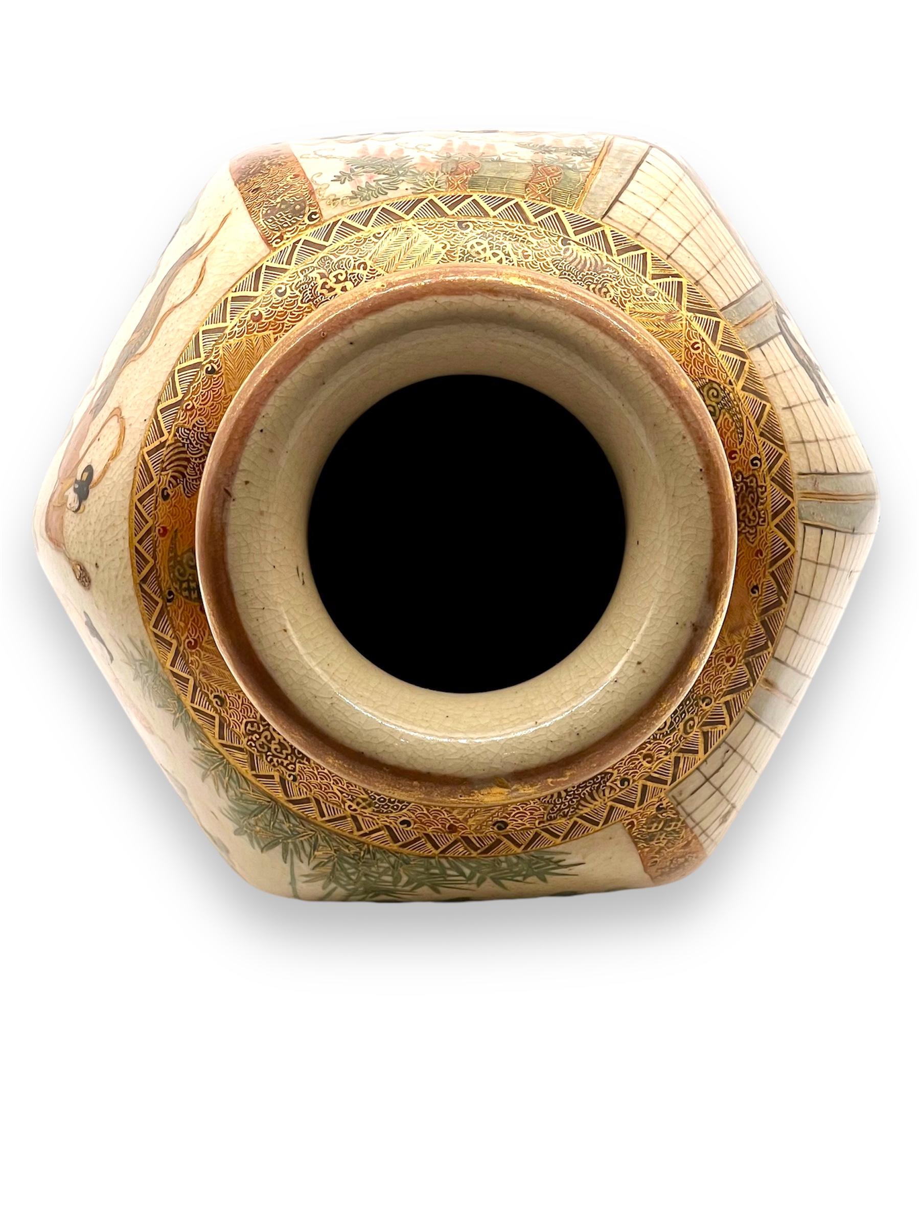 Un grand vase japonais ancien Satsuma, signé par Kitamura. L'ère Meiji en vente 11